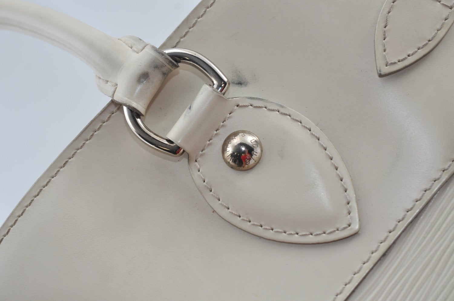 Authentic Louis Vuitton Epi Passy PM Hand Bag Purse White M5926J LV 9472I