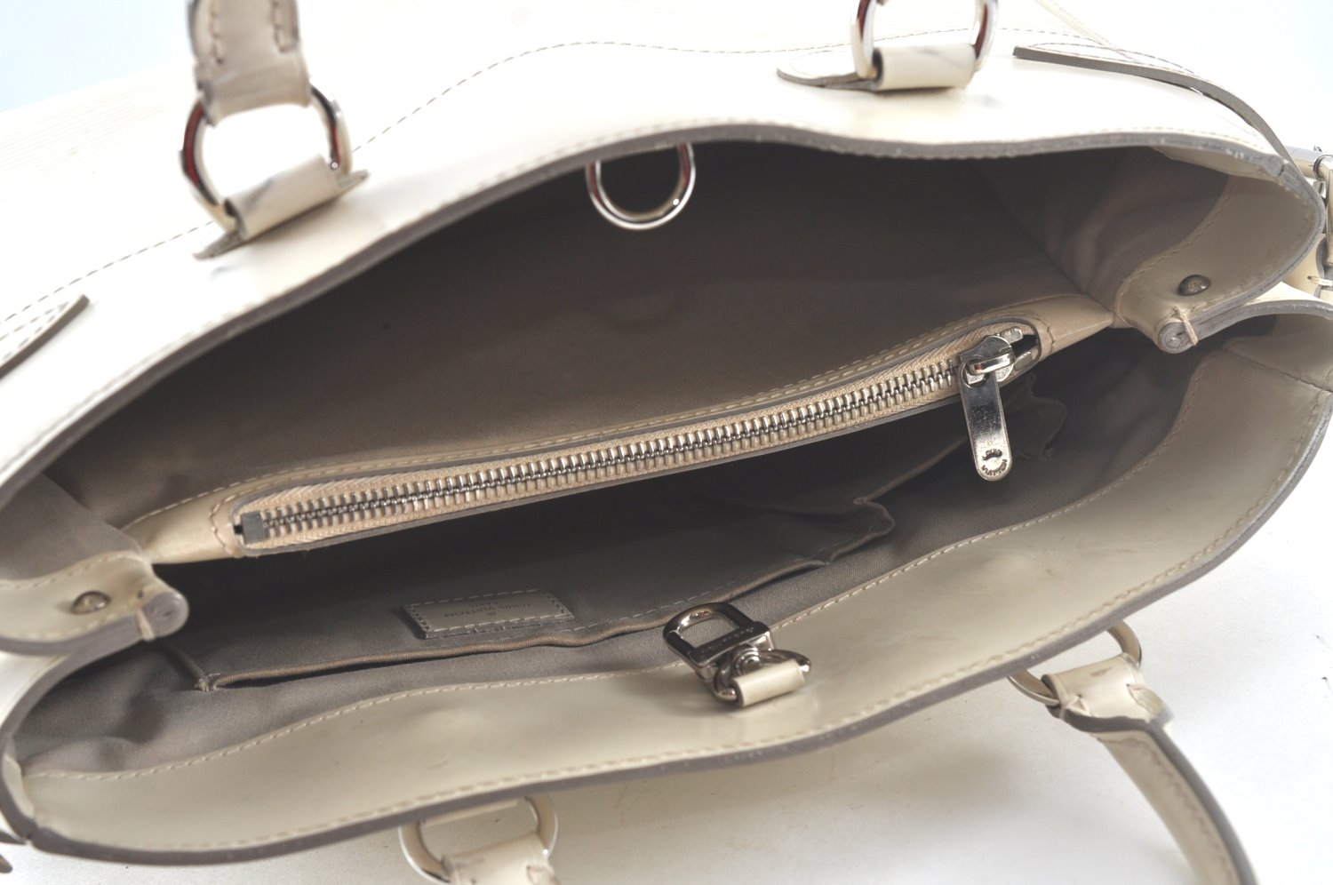 Authentic Louis Vuitton Epi Passy PM Hand Bag Purse White M5926J LV 9472I