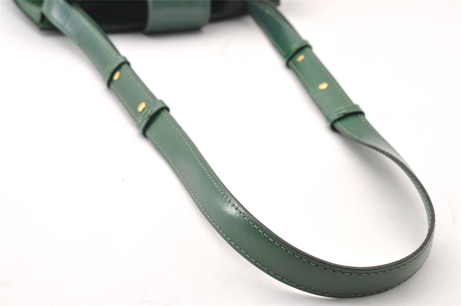 Authentic Louis Vuitton Epi Cluny Shoulder Bag Purse Green M52254 LV 9473I