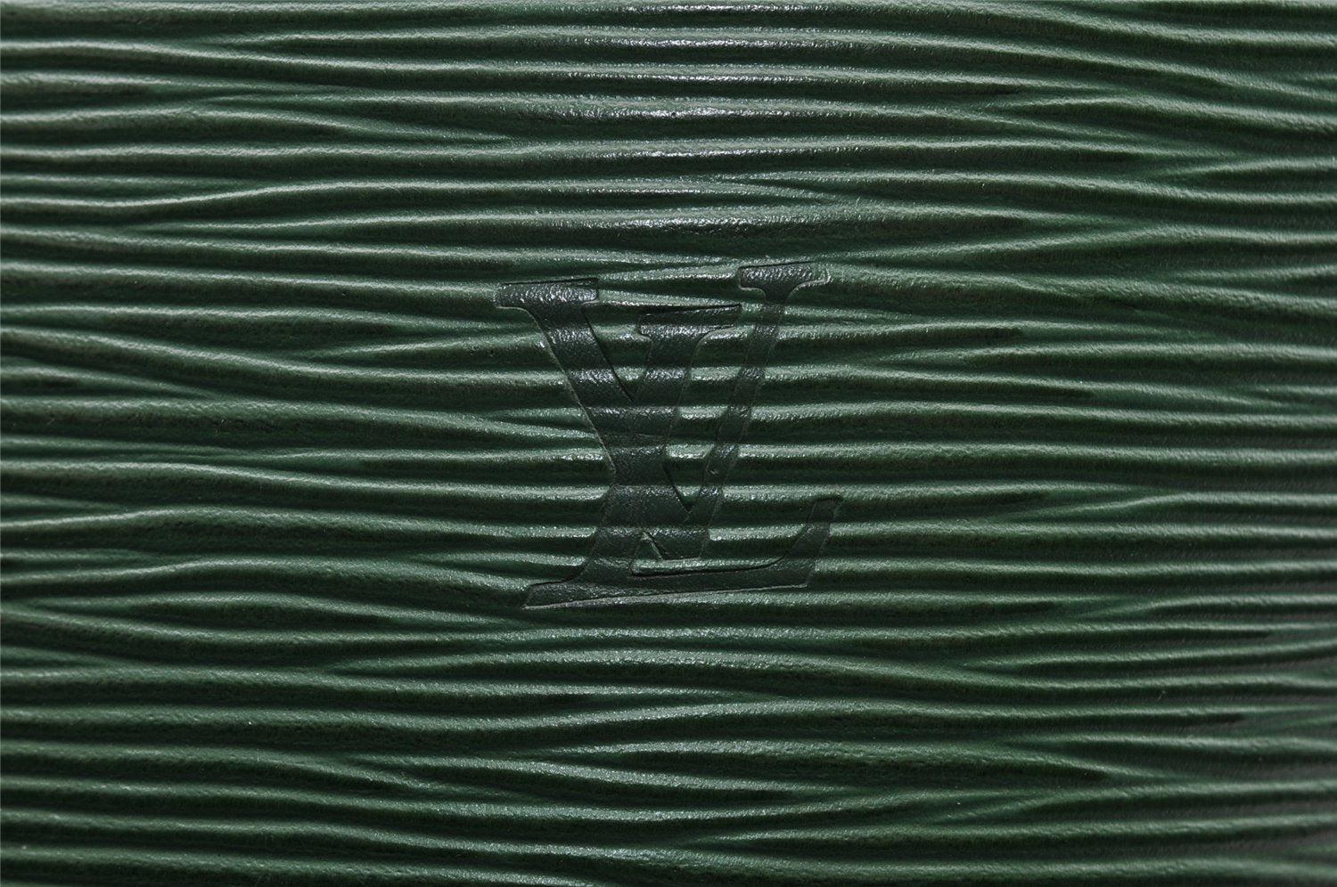 Authentic Louis Vuitton Epi Cluny Shoulder Bag Purse Green M52254 LV 9473I