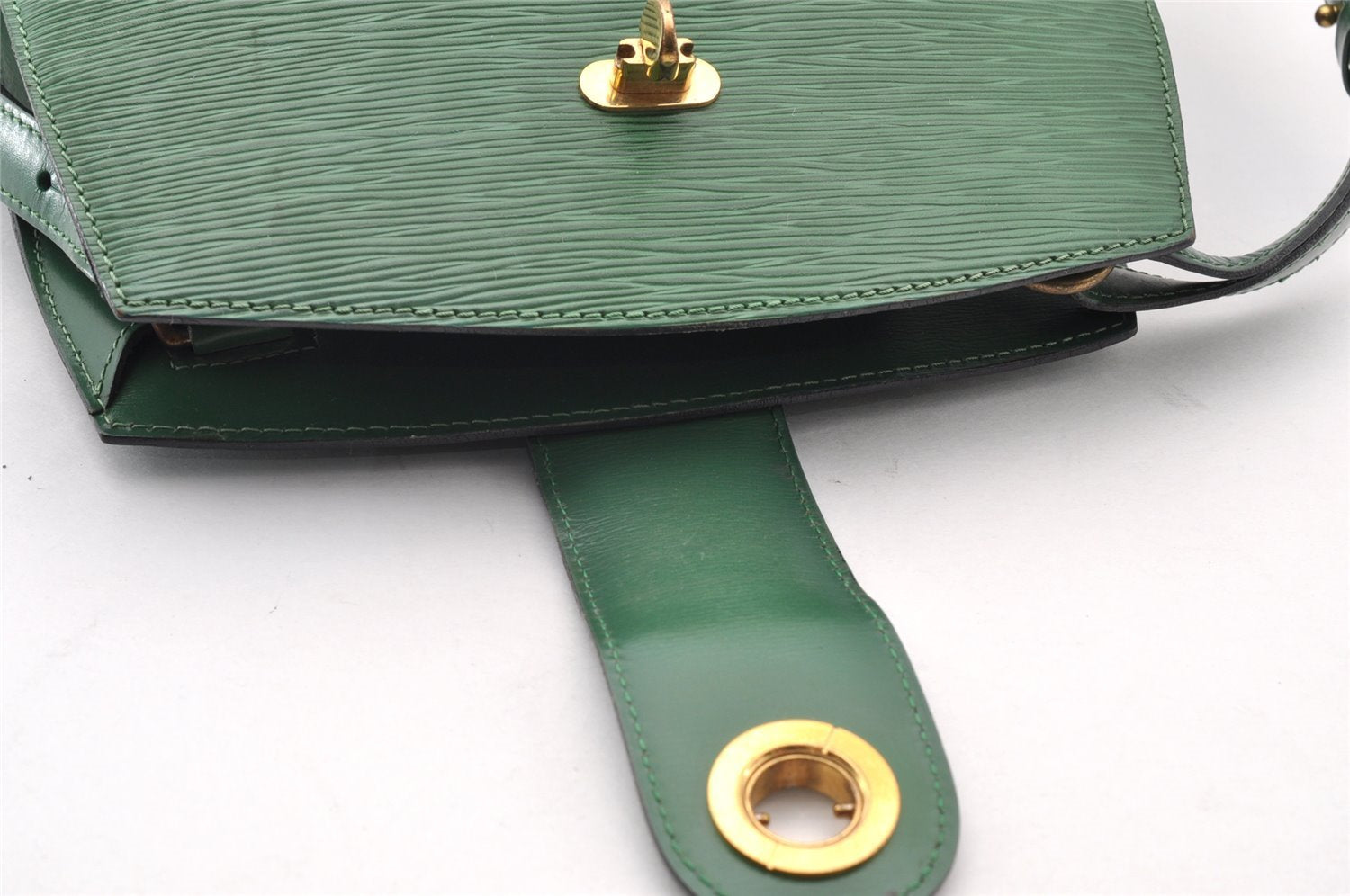 Authentic Louis Vuitton Epi Cluny Shoulder Bag Purse Green M52254 LV 9473I