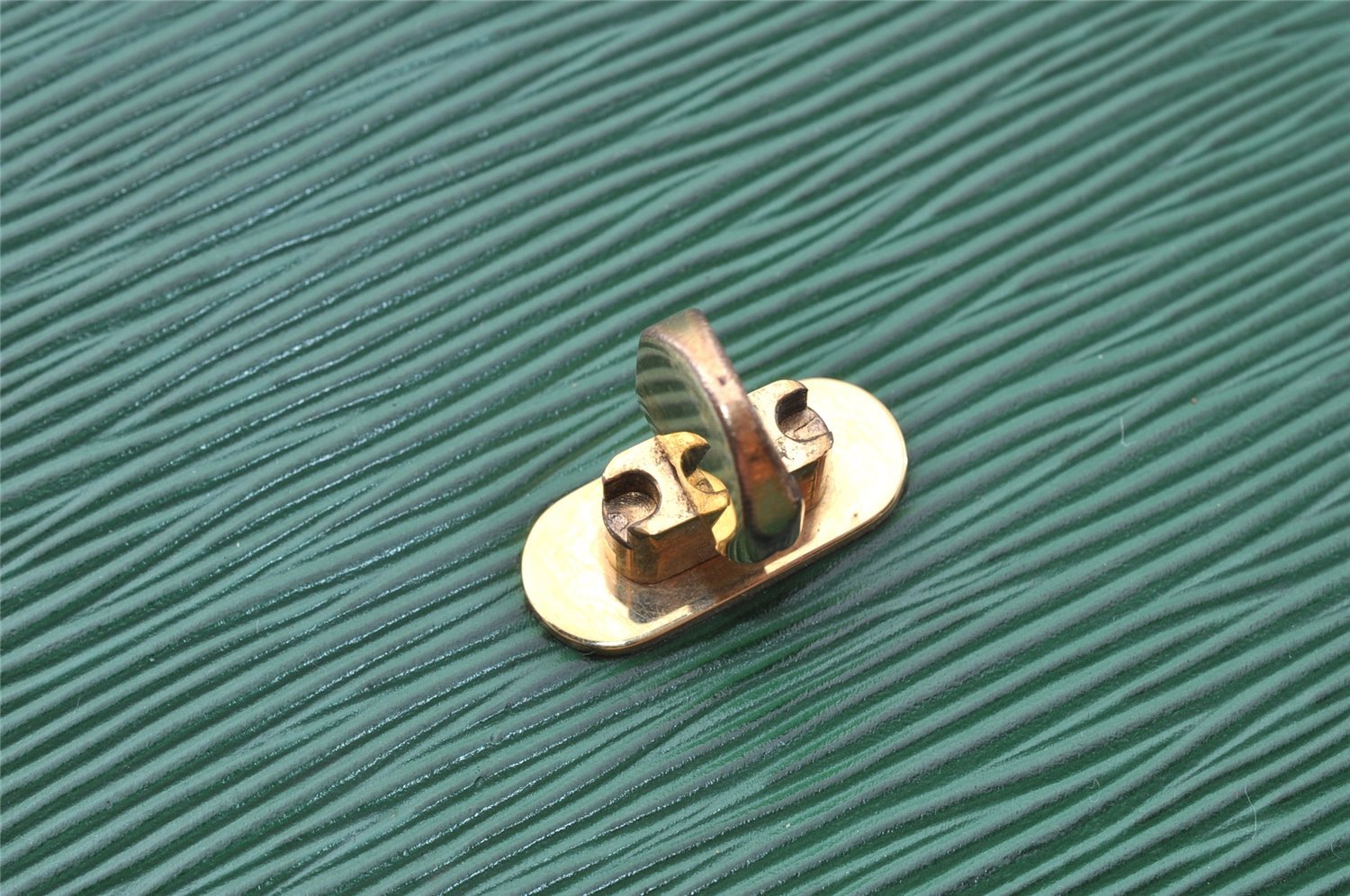 Authentic Louis Vuitton Epi Cluny Shoulder Bag Purse Green M52254 LV 9473I