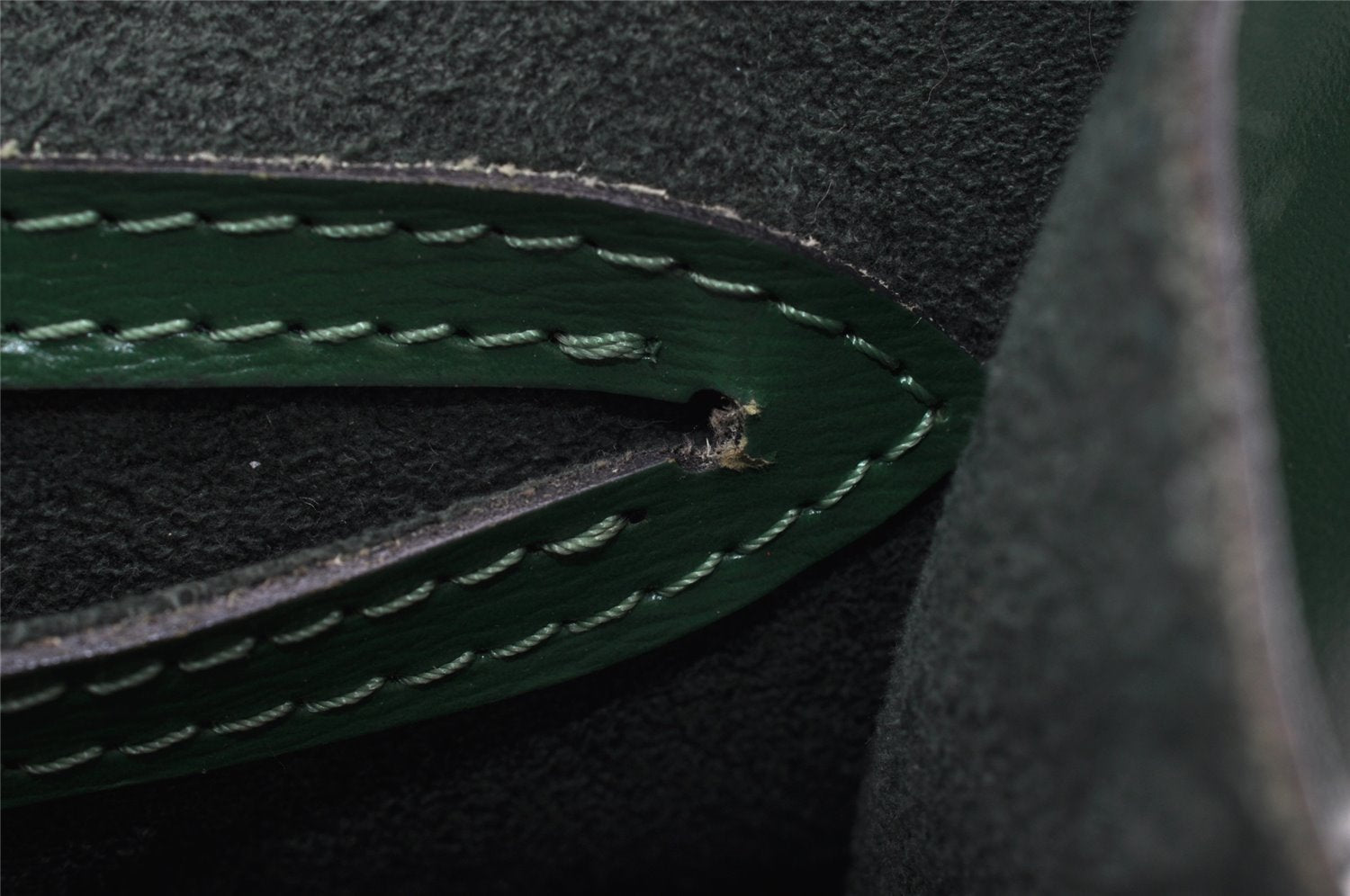 Authentic Louis Vuitton Epi Cluny Shoulder Bag Purse Green M52254 LV 9473I