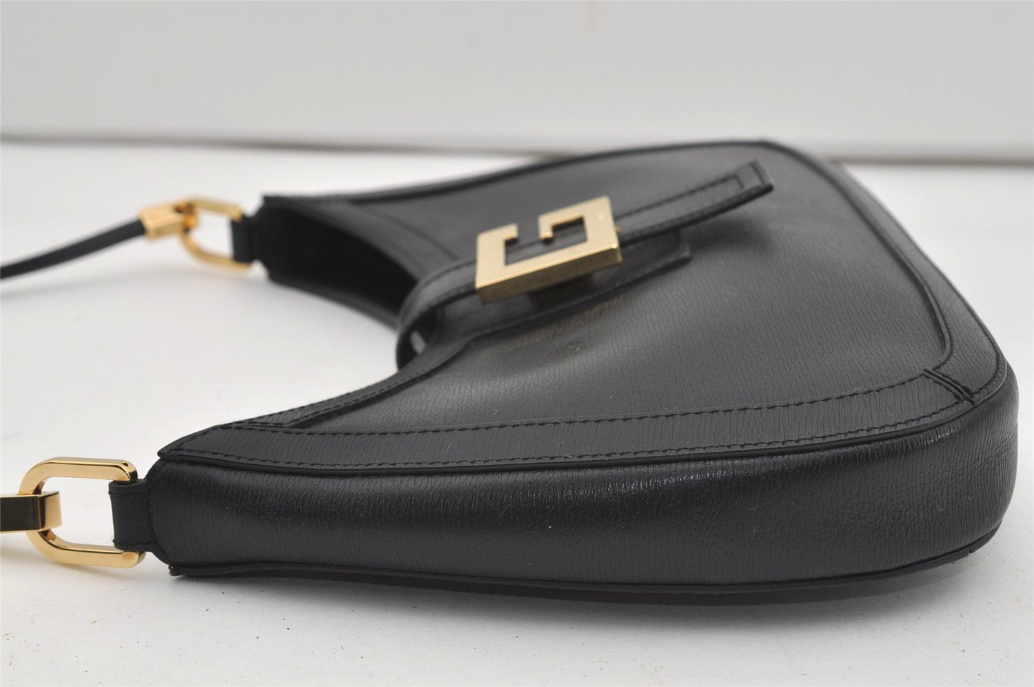 Authentic GUCCI Vintage Shoulder Bag Purse Leather 0014141 Black 9474I