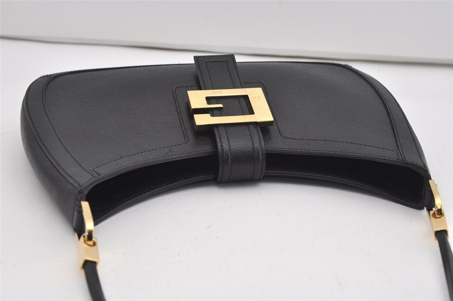 Authentic GUCCI Vintage Shoulder Bag Purse Leather 0014141 Black 9474I