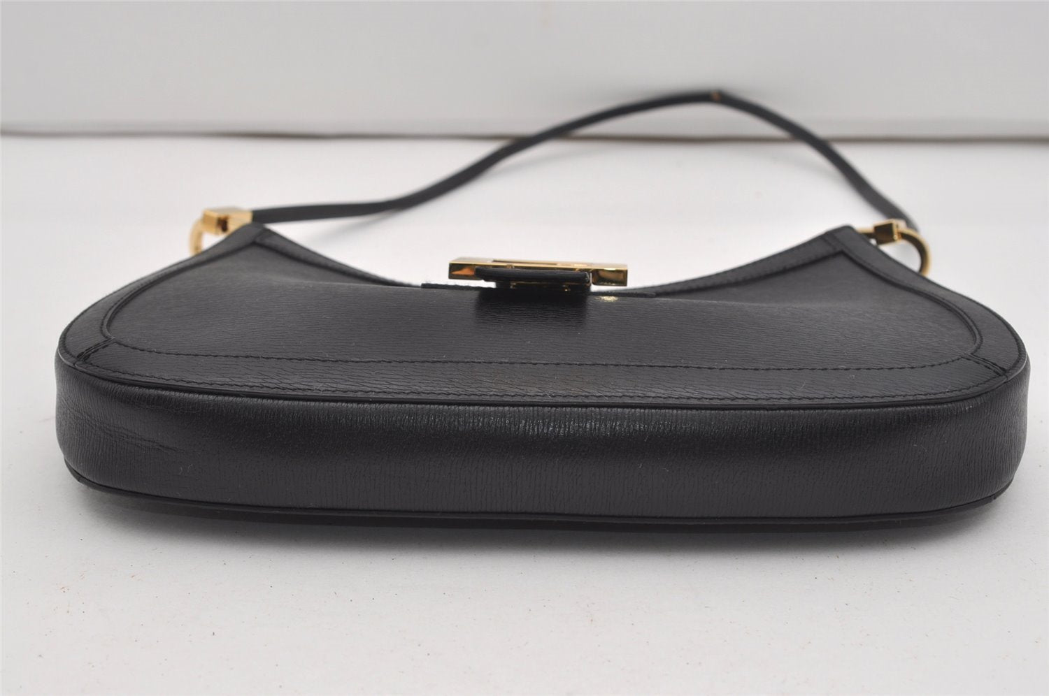 Authentic GUCCI Vintage Shoulder Bag Purse Leather 0014141 Black 9474I