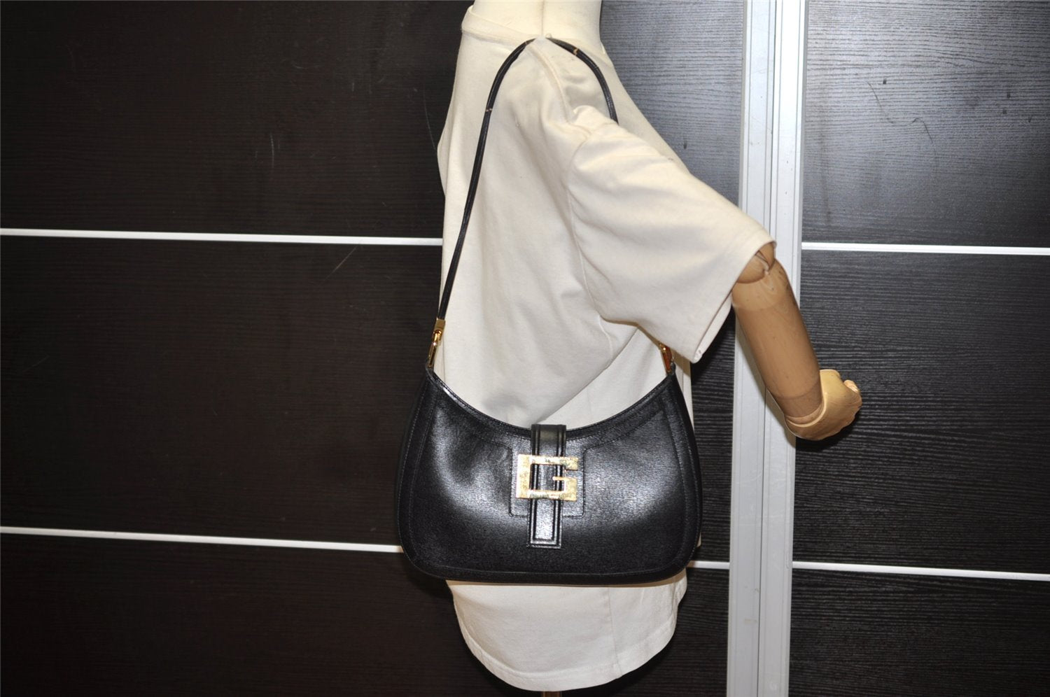 Authentic GUCCI Vintage Shoulder Bag Purse Leather 0014141 Black 9474I