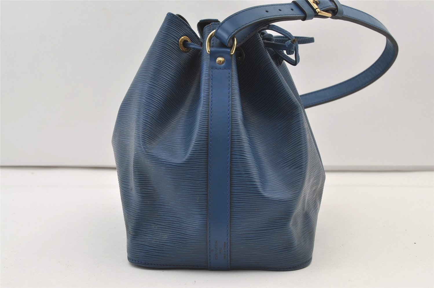 Authentic Louis Vuitton Epi Petit Noe Shoulder Drawstring Bag M44105 Blue 9478J