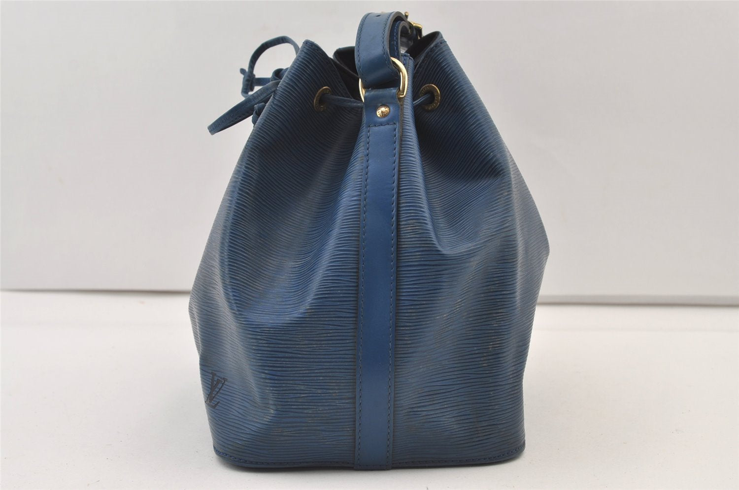 Authentic Louis Vuitton Epi Petit Noe Shoulder Drawstring Bag M44105 Blue 9478J