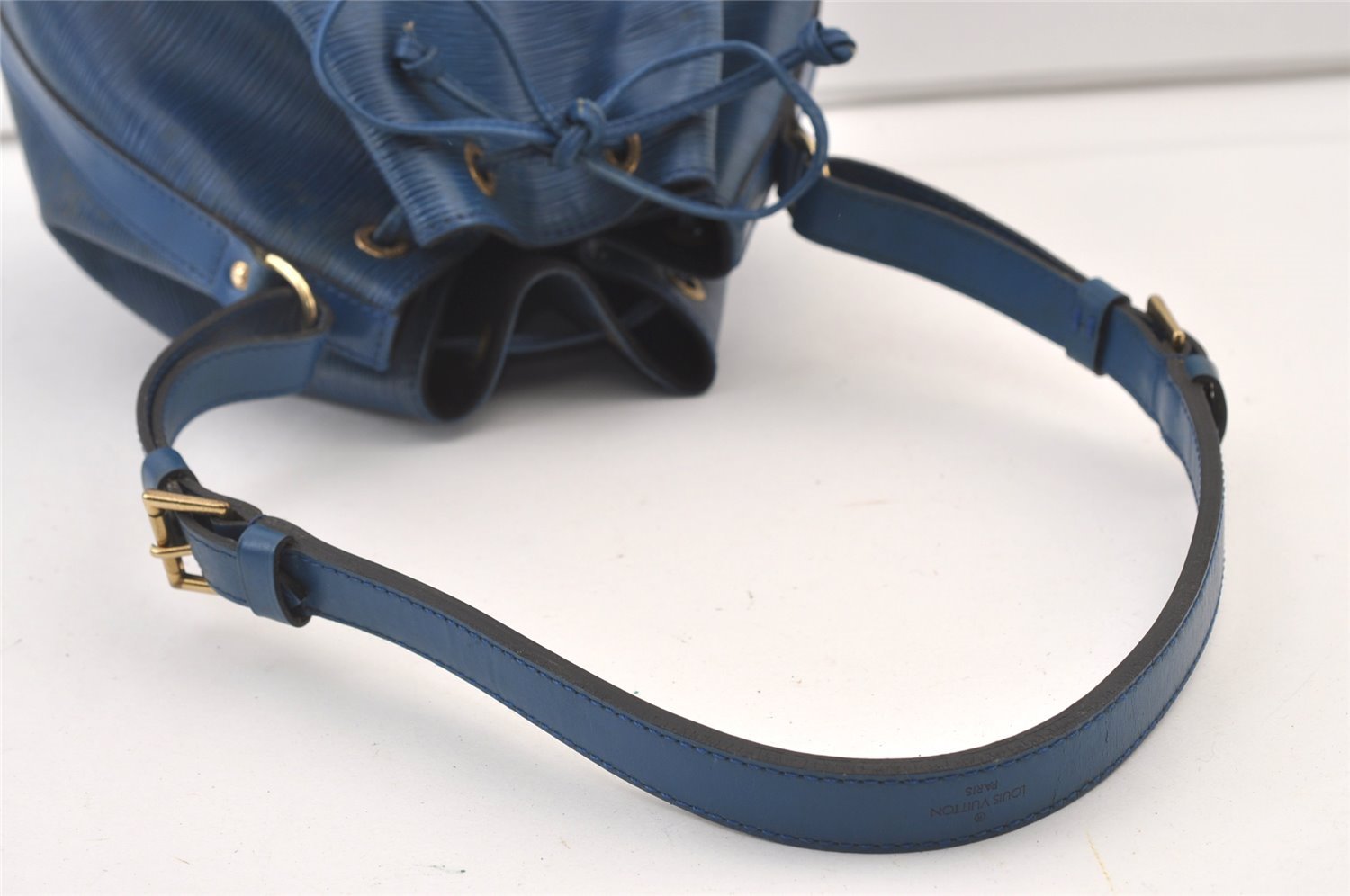 Authentic Louis Vuitton Epi Petit Noe Shoulder Drawstring Bag M44105 Blue 9478J