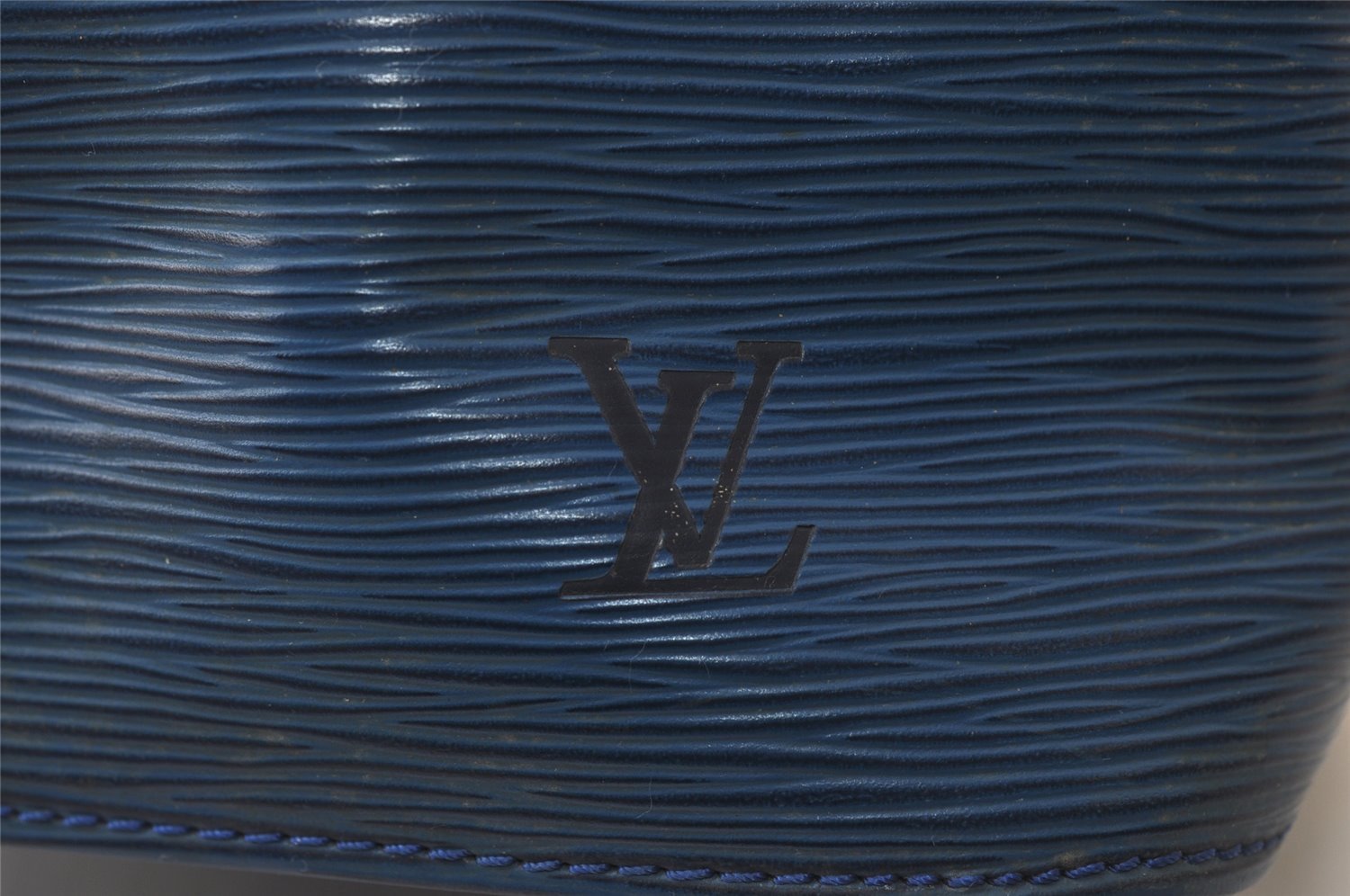Authentic Louis Vuitton Epi Petit Noe Shoulder Drawstring Bag M44105 Blue 9478J