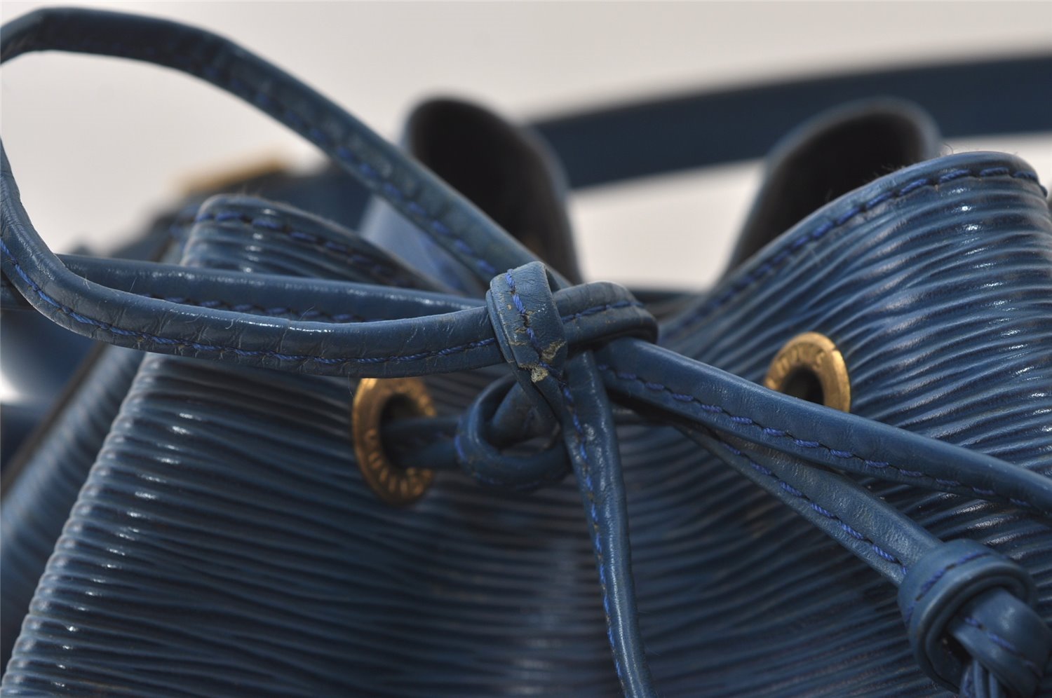 Authentic Louis Vuitton Epi Petit Noe Shoulder Drawstring Bag M44105 Blue 9478J