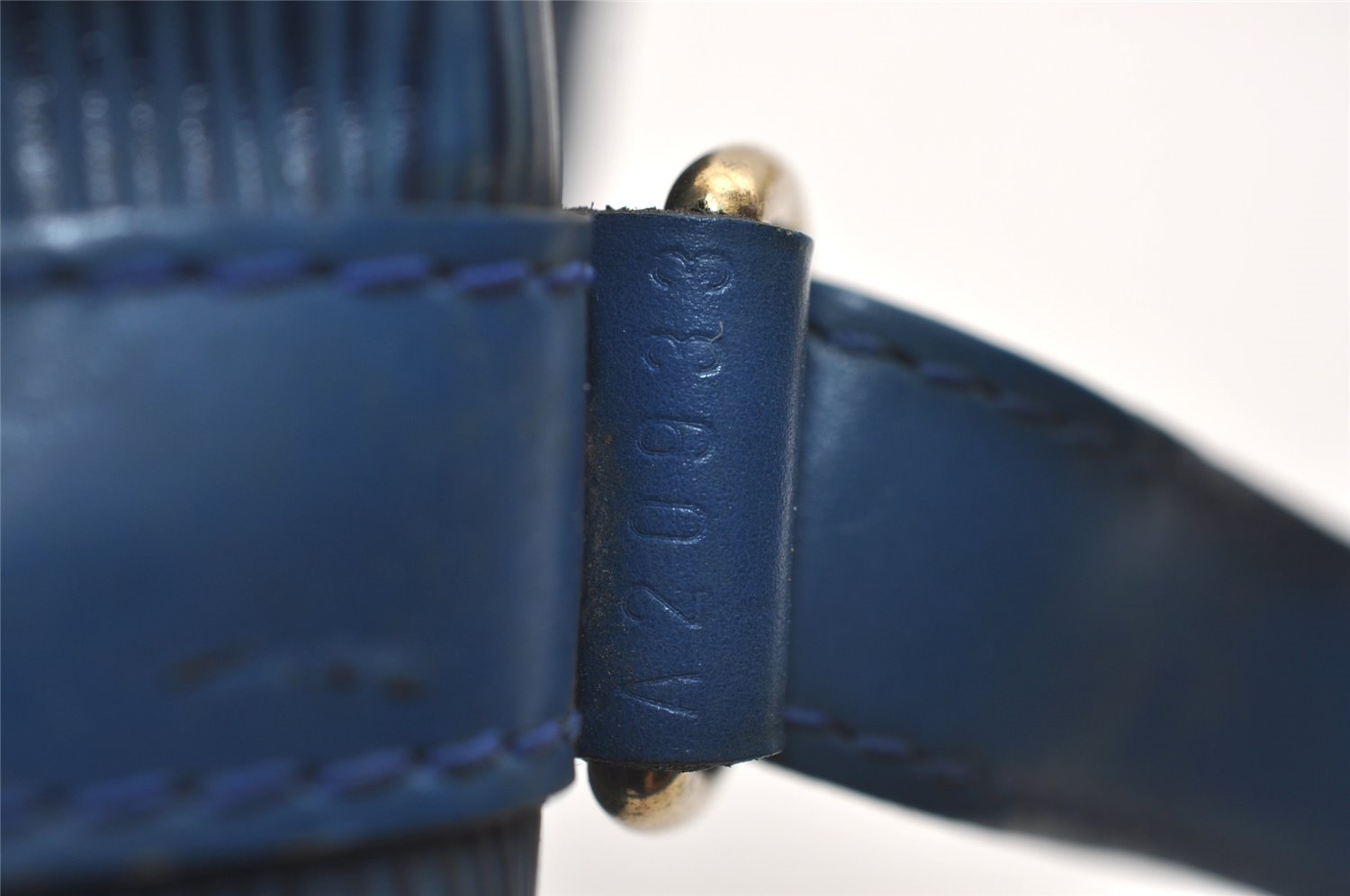 Authentic Louis Vuitton Epi Petit Noe Shoulder Drawstring Bag M44105 Blue 9478J