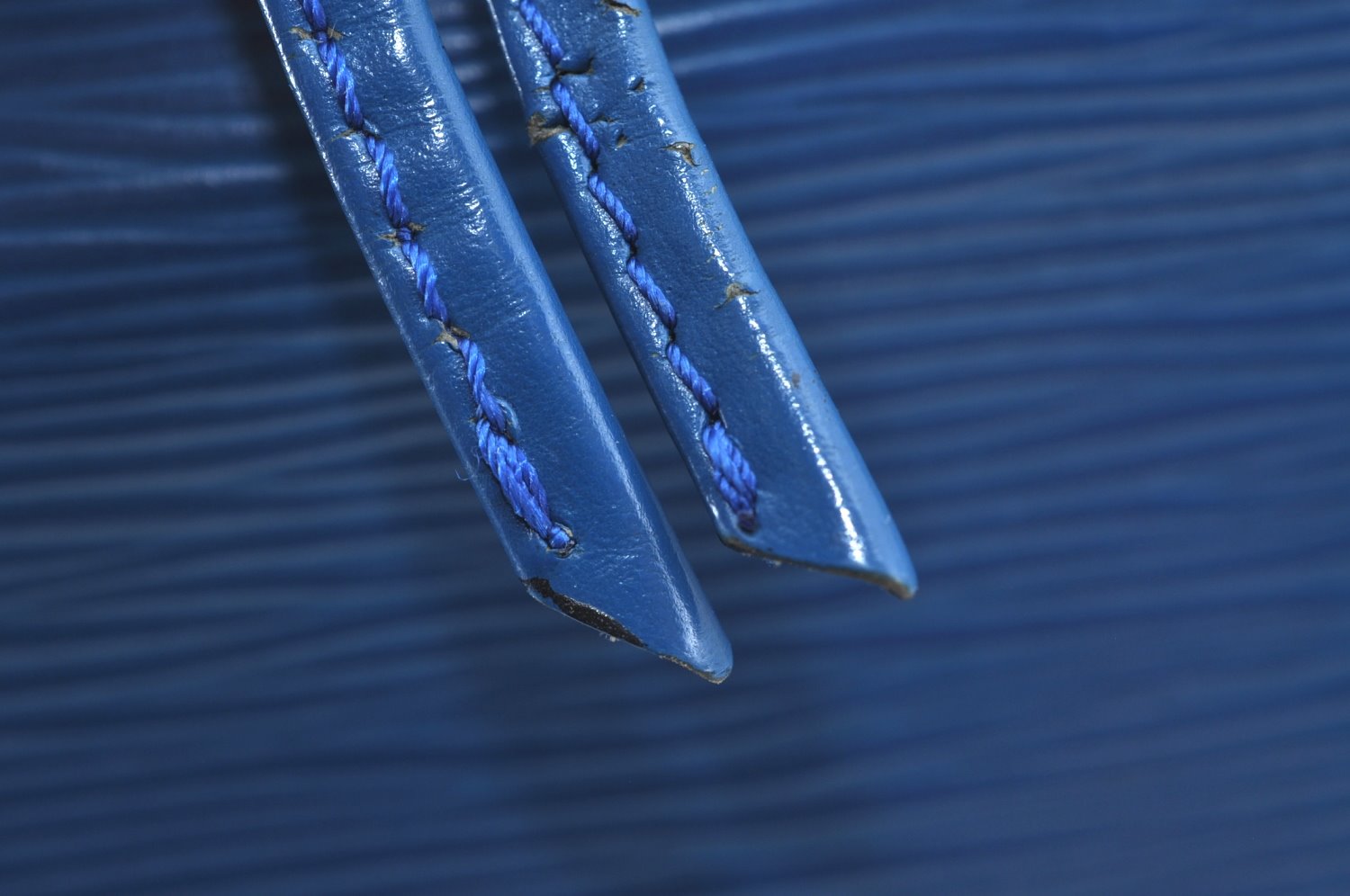 Authentic Louis Vuitton Epi Noe Shoulder Drawstring Bag Blue M44005 LV 9483I