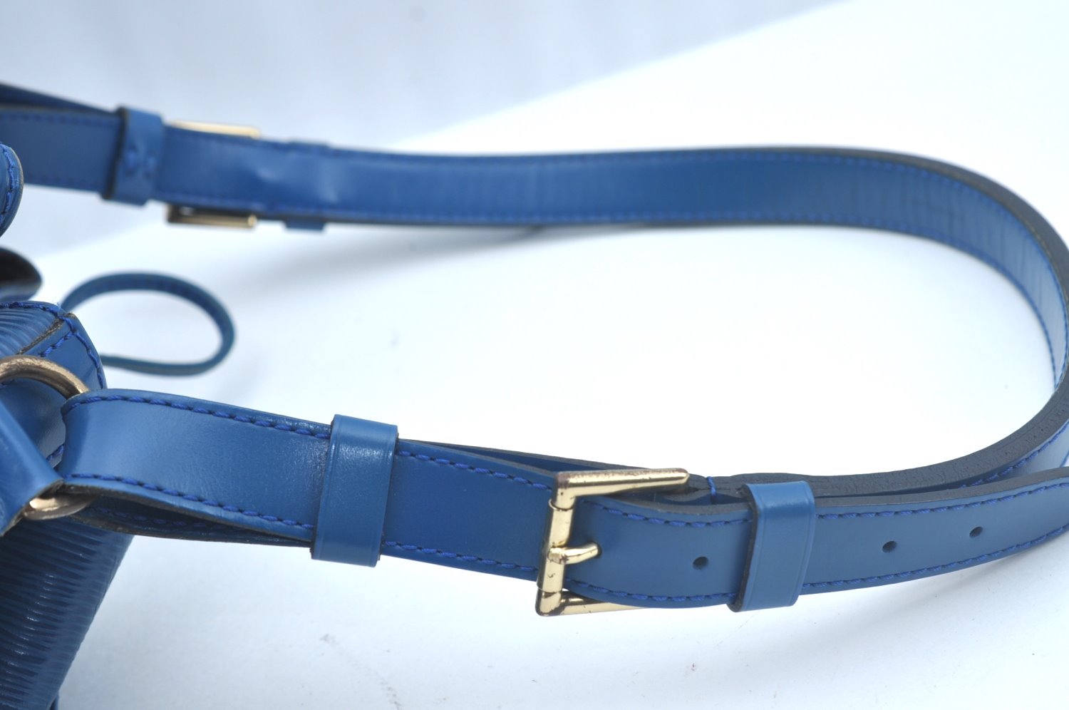 Authentic Louis Vuitton Epi Noe Shoulder Drawstring Bag Blue M44005 LV 9483I