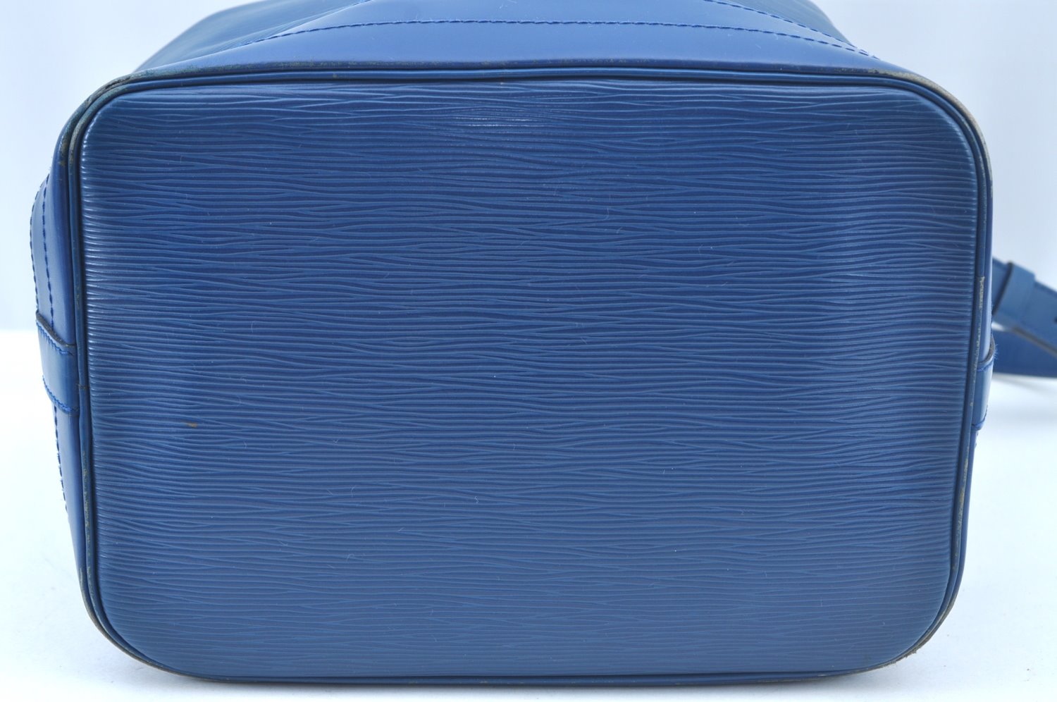 Authentic Louis Vuitton Epi Noe Shoulder Drawstring Bag Blue M44005 LV 9483I