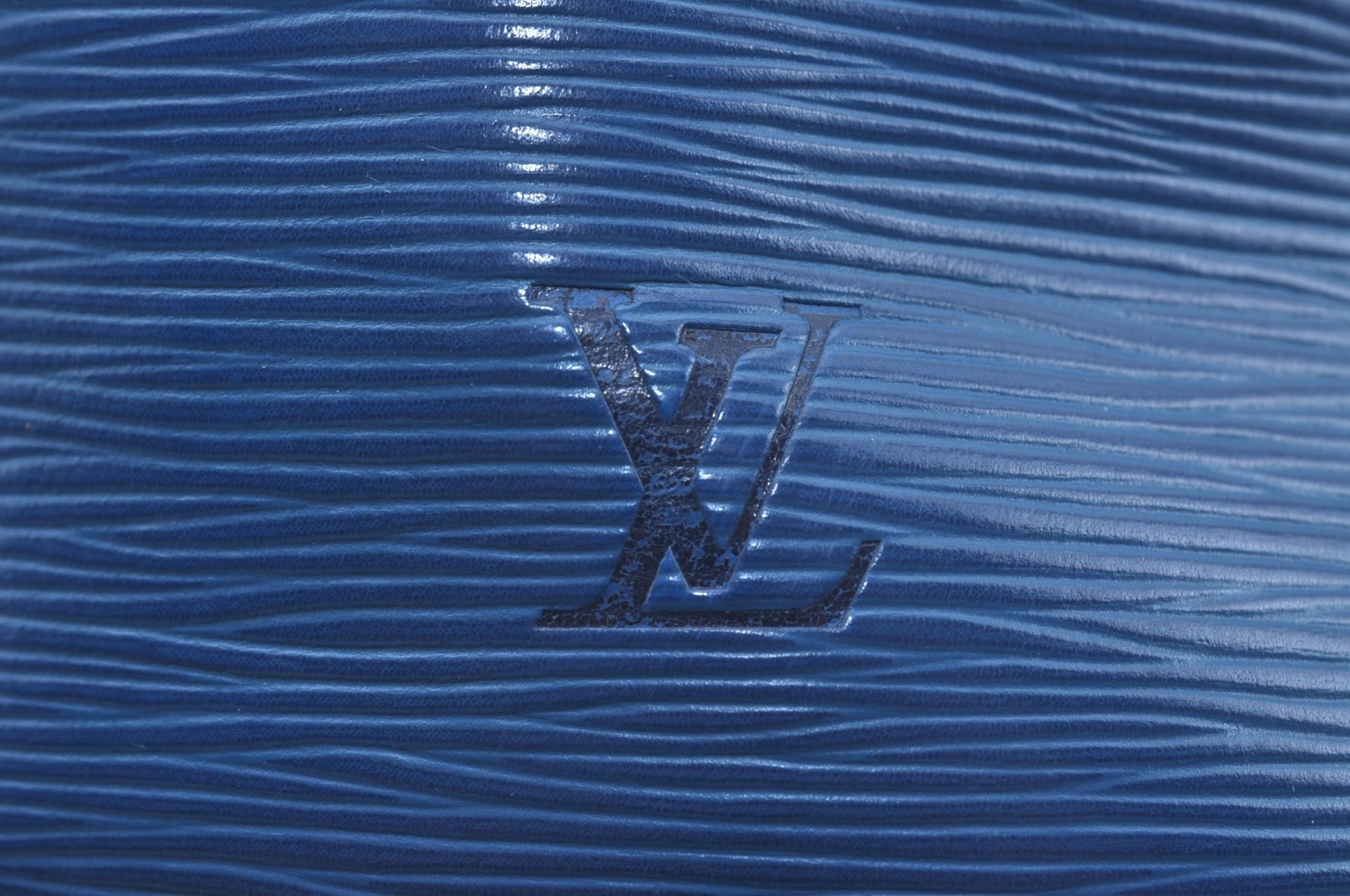 Authentic Louis Vuitton Epi Noe Shoulder Drawstring Bag Blue M44005 LV 9483I