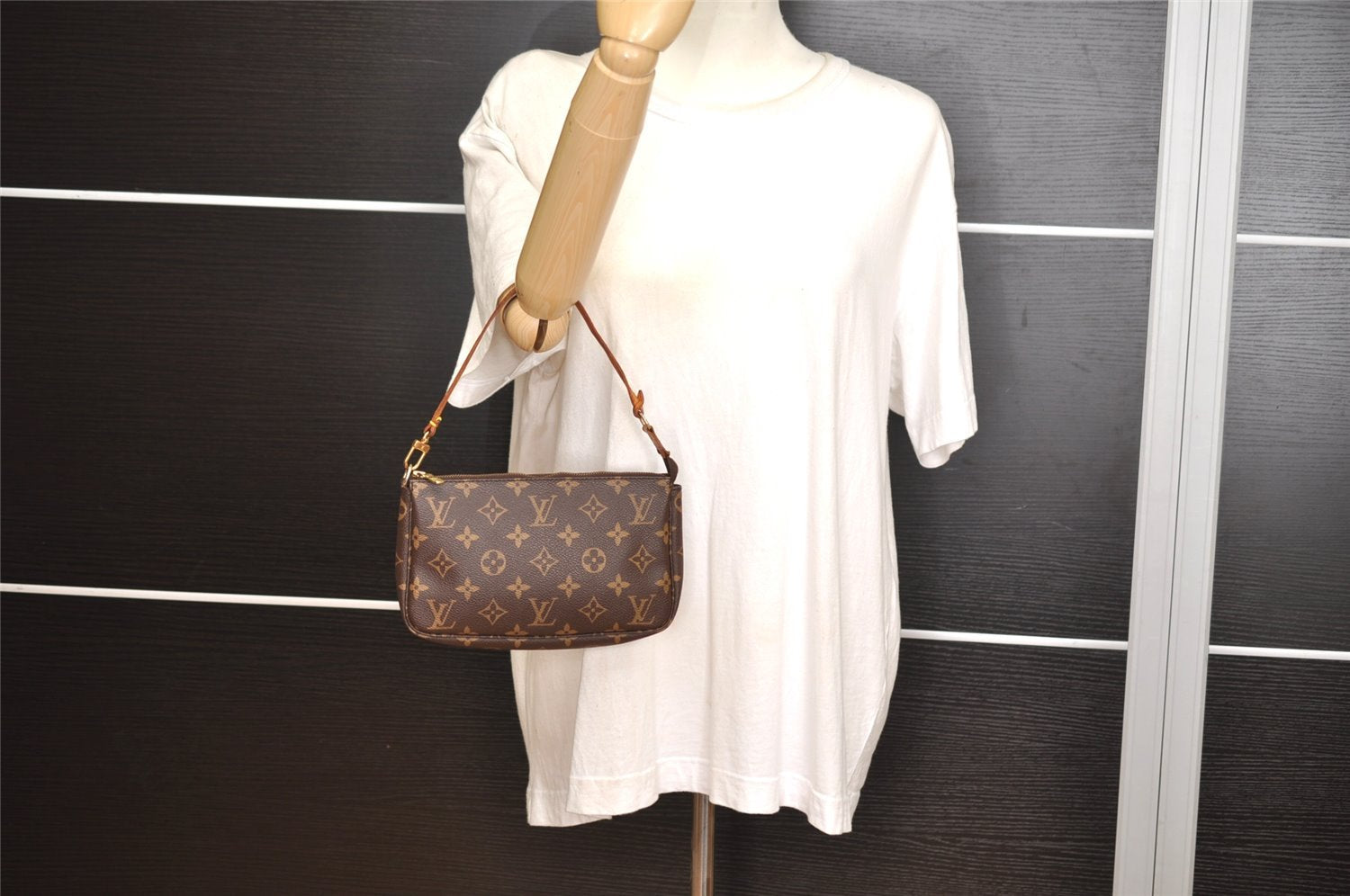 Authentic Louis Vuitton Monogram Pochette Accessoires Pouch M51980 LV 9486J