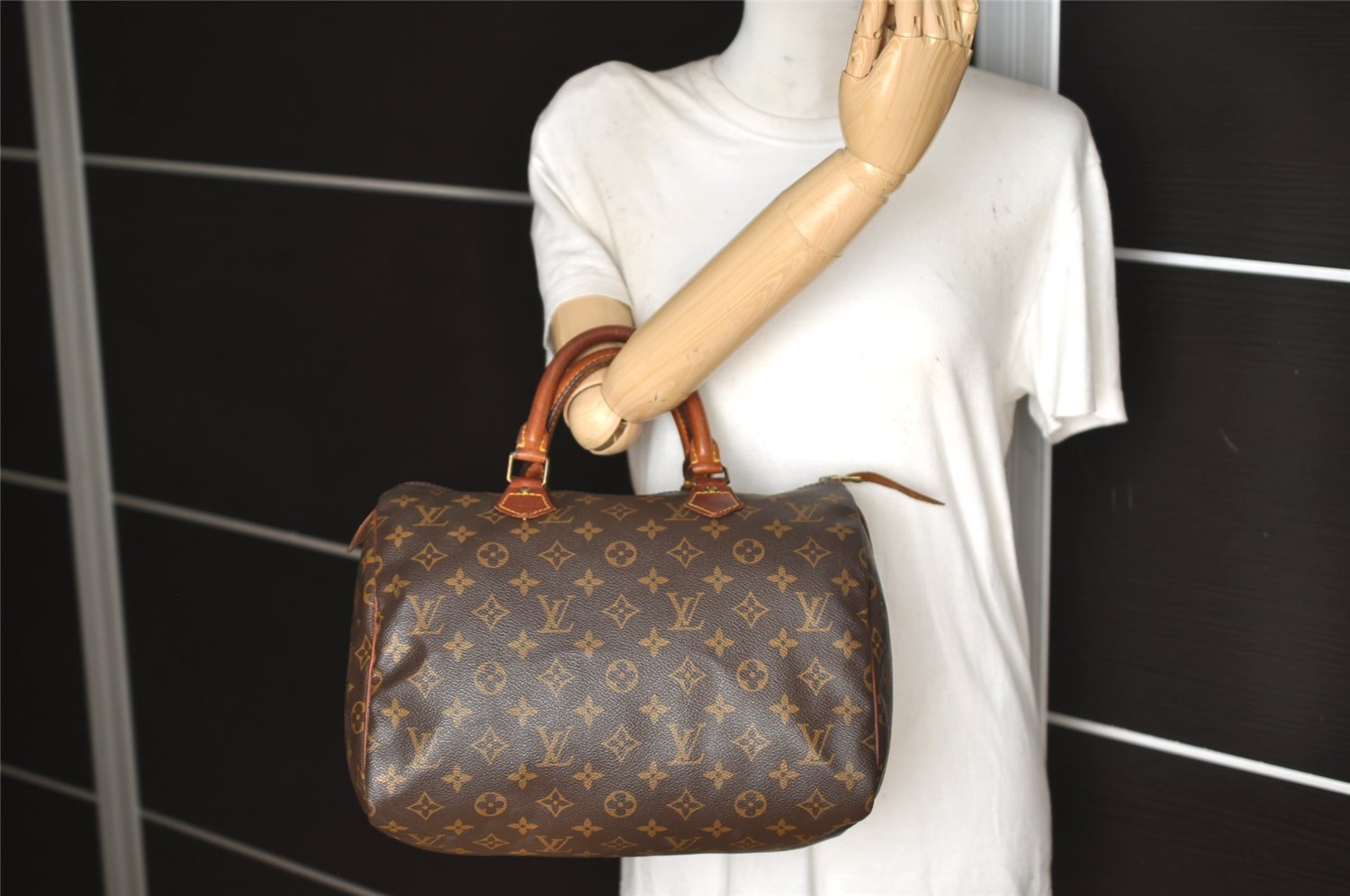 Authentic Louis Vuitton Monogram Speedy 30 Hand Boston Bag M41526 LV 9487J