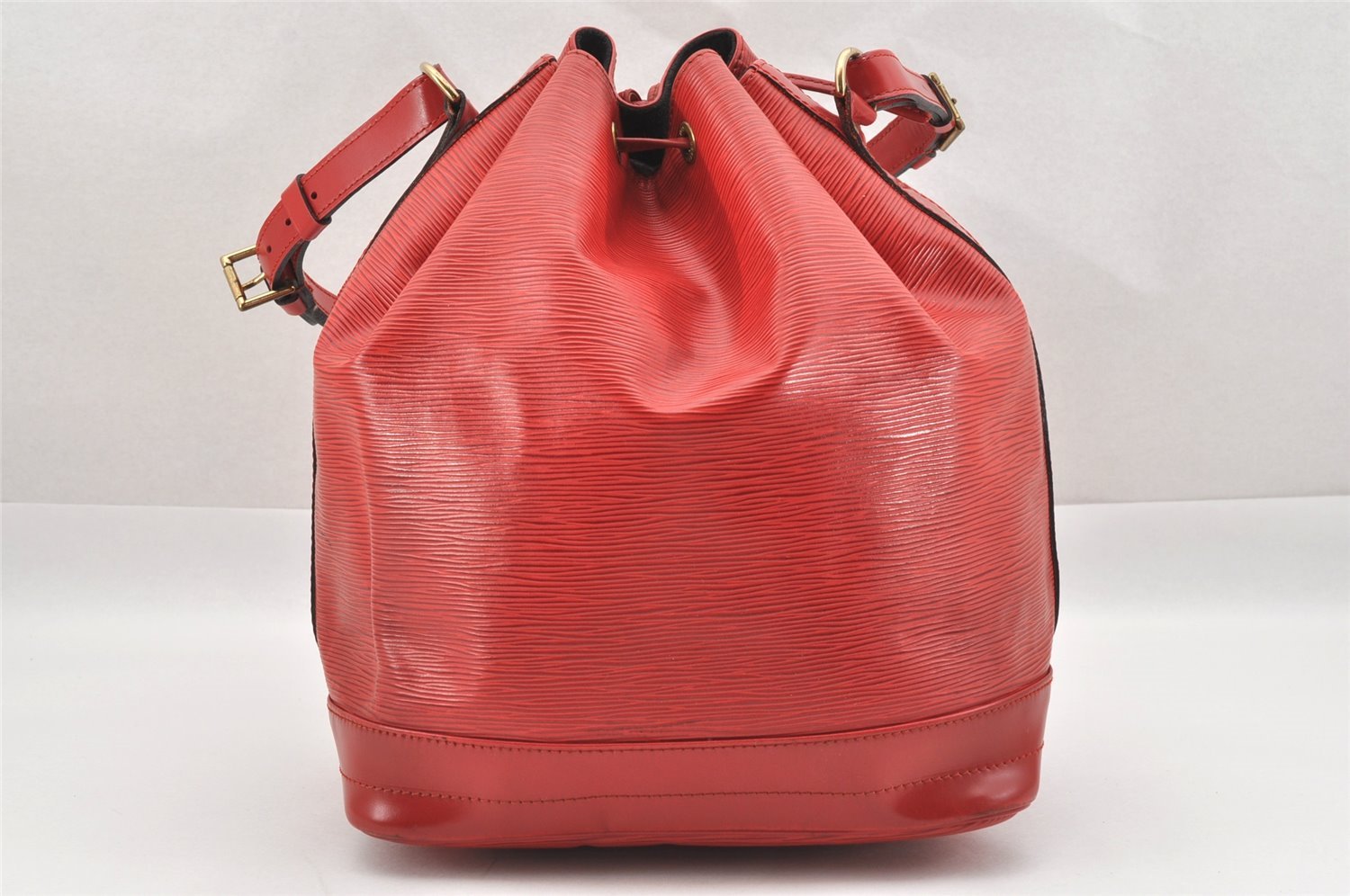Authentic Louis Vuitton Epi Noe Shoulder Drawstring Bag Red M44007 LV 9558I