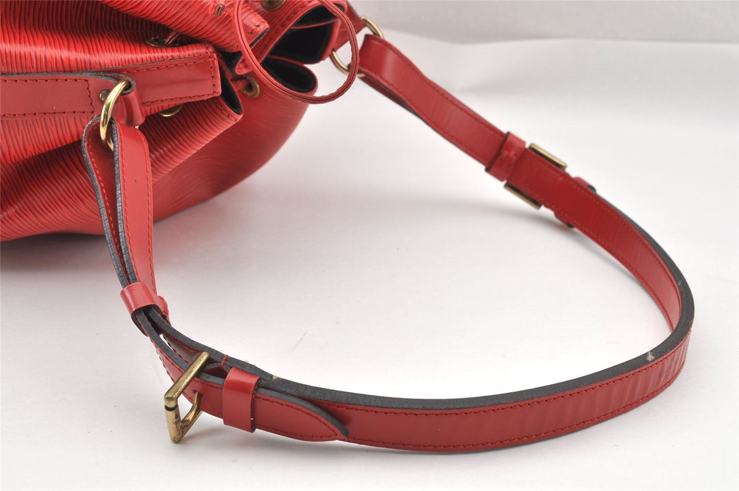 Authentic Louis Vuitton Epi Noe Shoulder Drawstring Bag Red M44007 LV 9558I