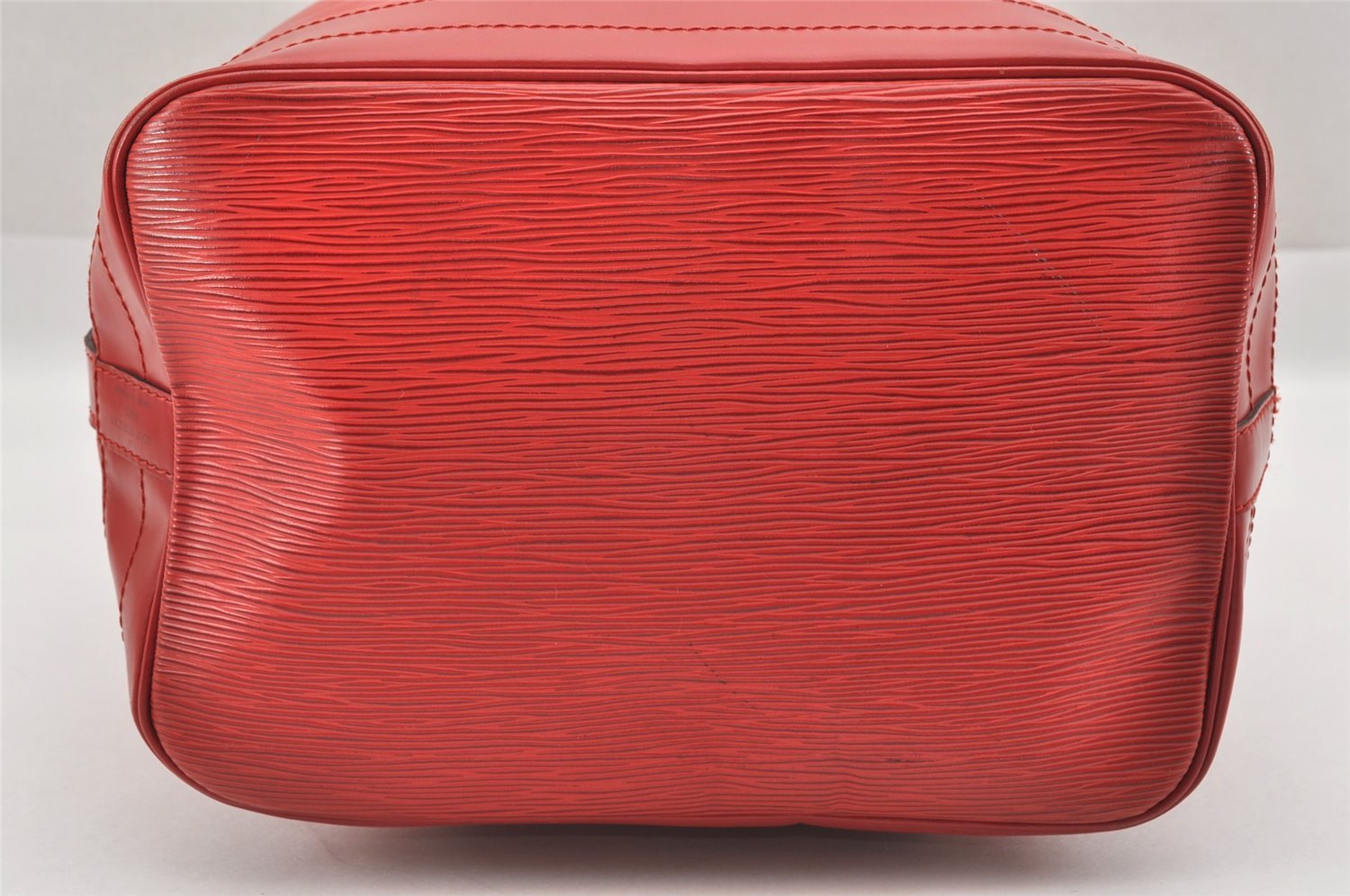 Authentic Louis Vuitton Epi Noe Shoulder Drawstring Bag Red M44007 LV 9558I