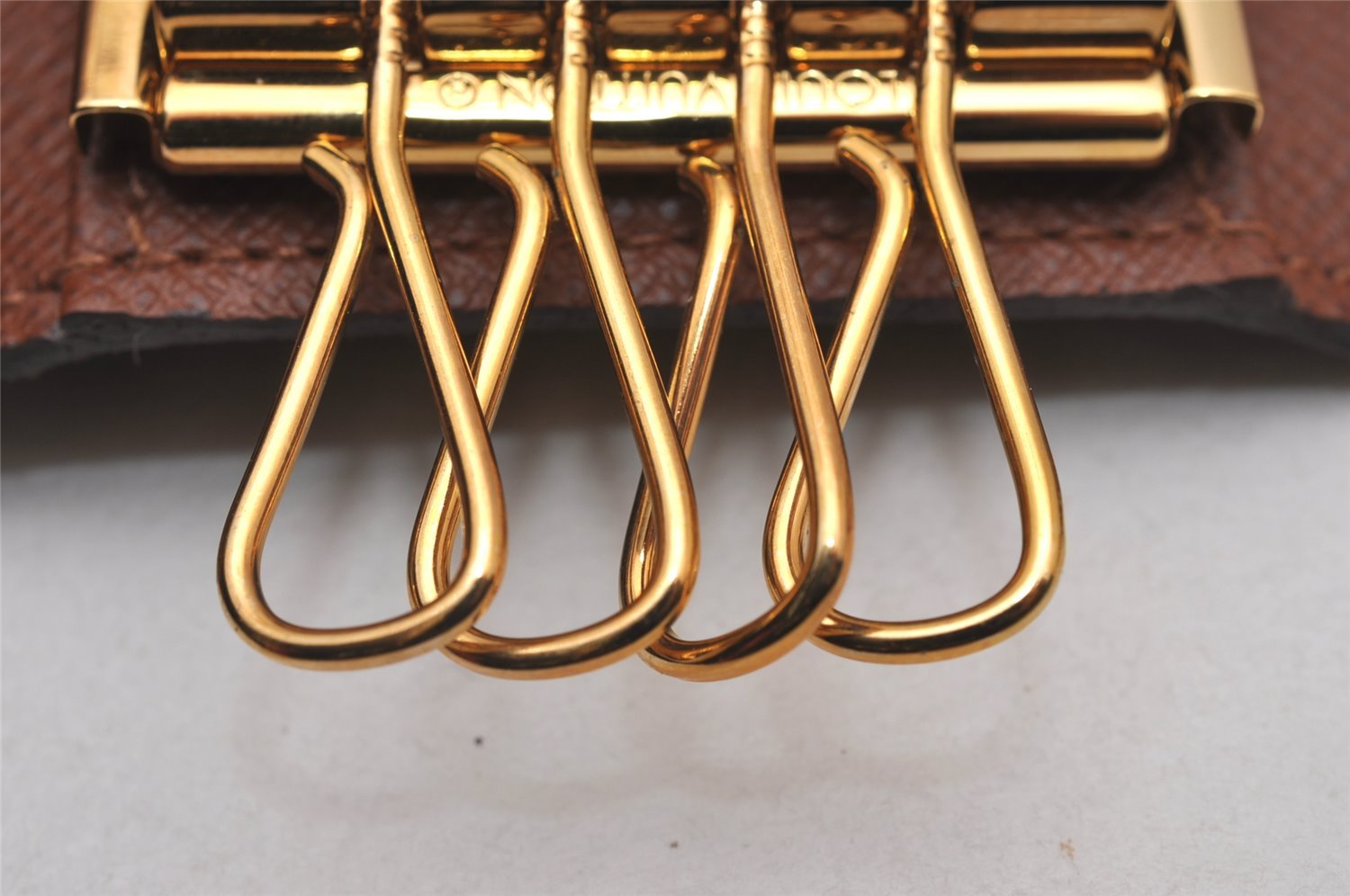 Authentic Louis Vuitton Monogram Multicles 4 Four Hooks Key Case M62631 LV 9564I