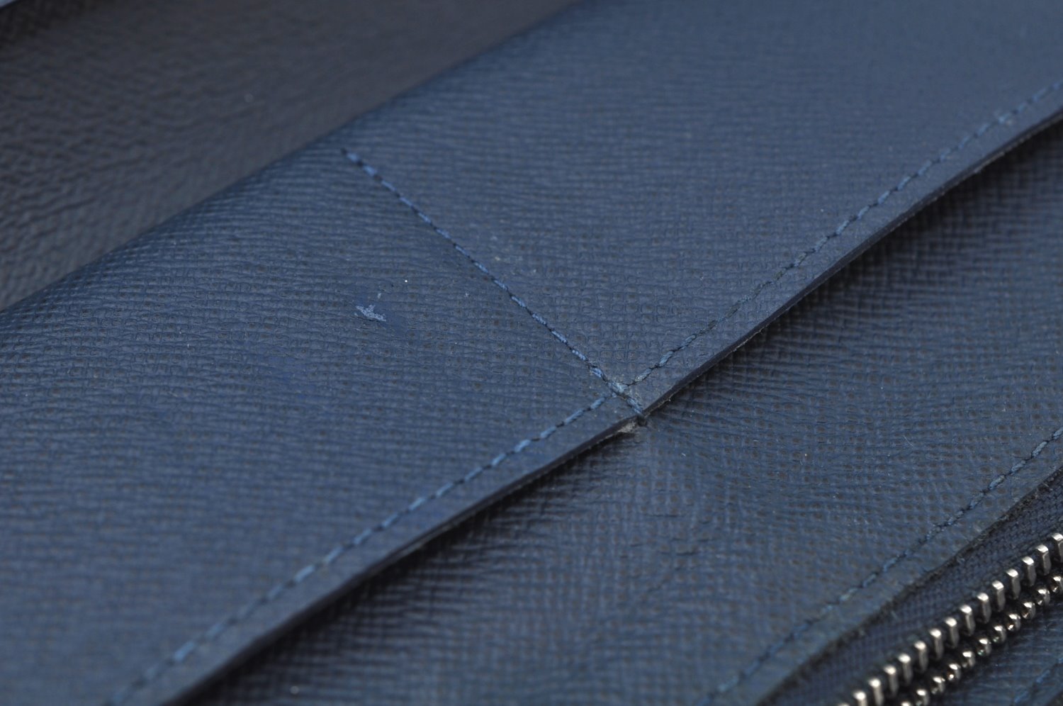 Authentic Louis Vuitton Taiga Zippy Wallet Vertical Blue Black M30070 LV 9567I