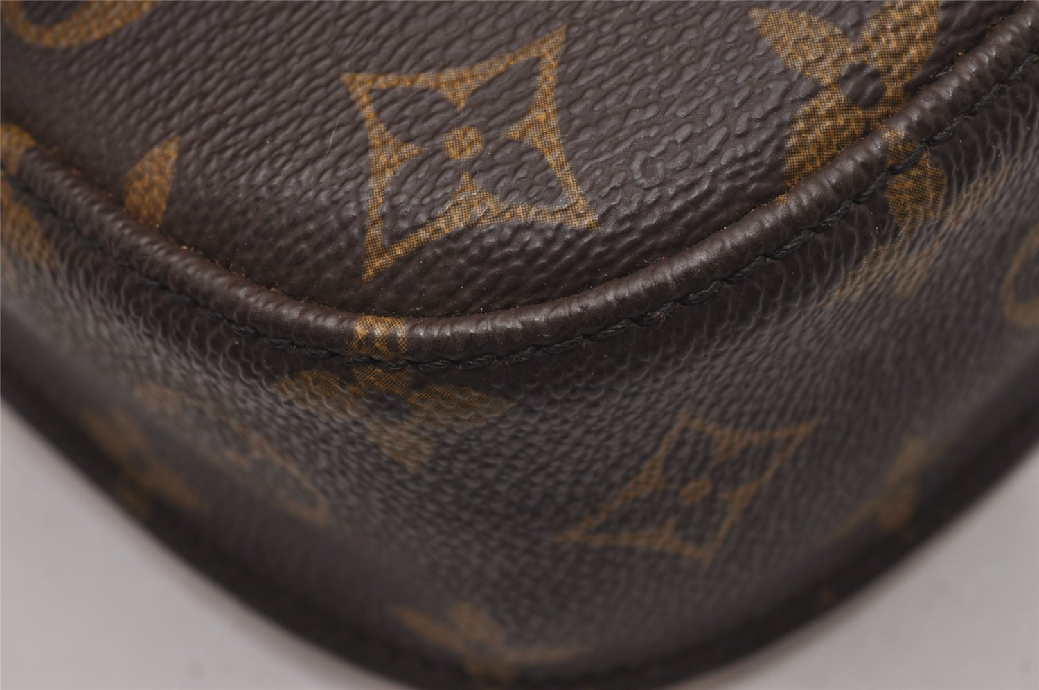 Authentic Louis Vuitton Monogram Saint Cloud MM M51243 Shoulder Cross Bag 9574I