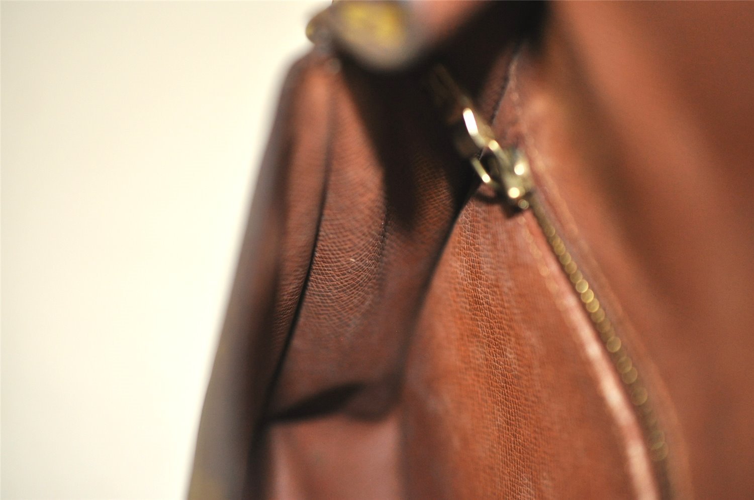 Authentic Louis Vuitton Monogram Saint Cloud MM M51243 Shoulder Cross Bag 9574I