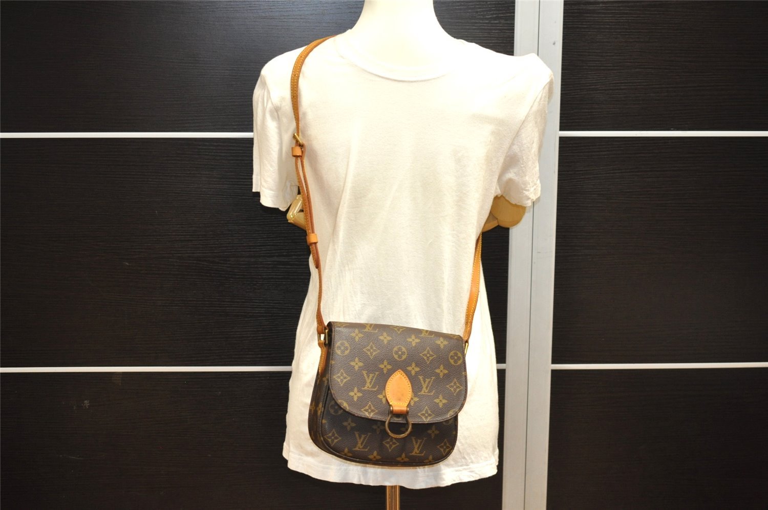 Authentic Louis Vuitton Monogram Saint Cloud MM M51243 Shoulder Cross Bag 9574I