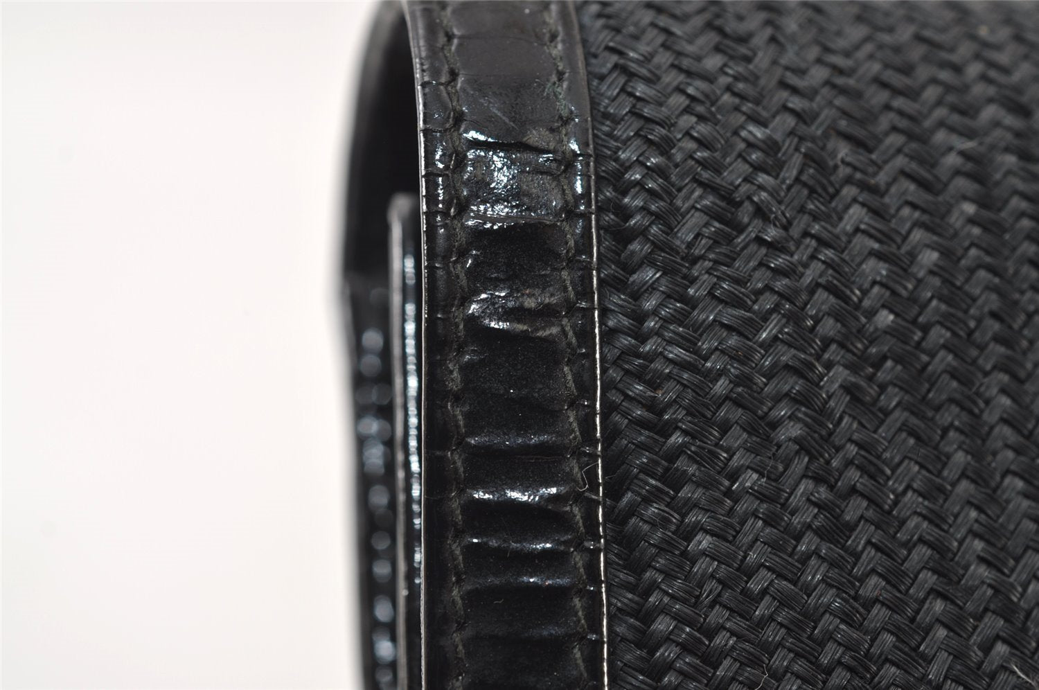 Authentic GUCCI Chain Shoulder Cross Bag Purse Straw Enamel Black 9577I