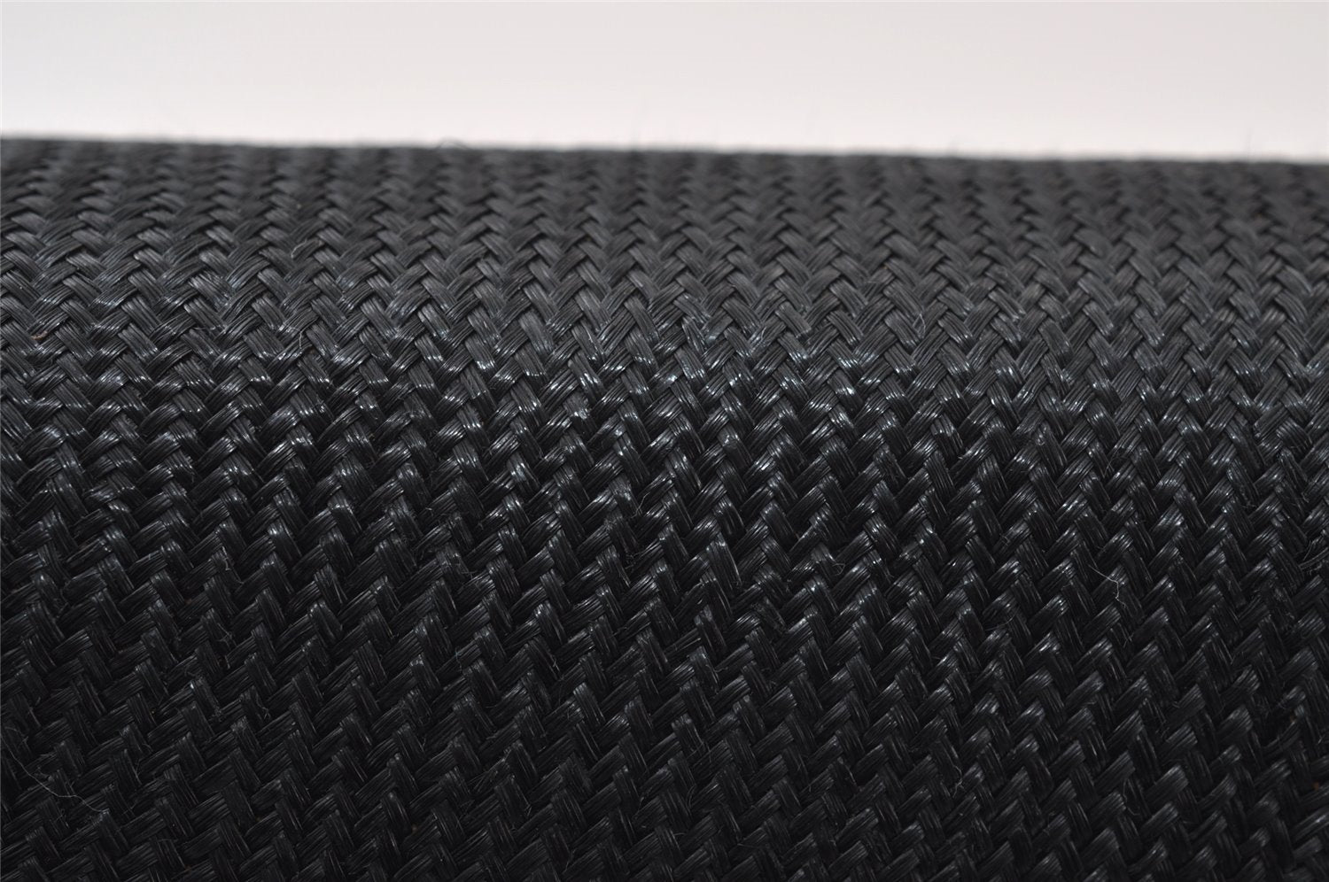 Authentic GUCCI Chain Shoulder Cross Bag Purse Straw Enamel Black 9577I