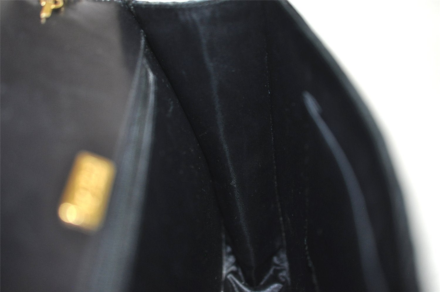 Authentic GUCCI Chain Shoulder Cross Bag Purse Straw Enamel Black 9577I