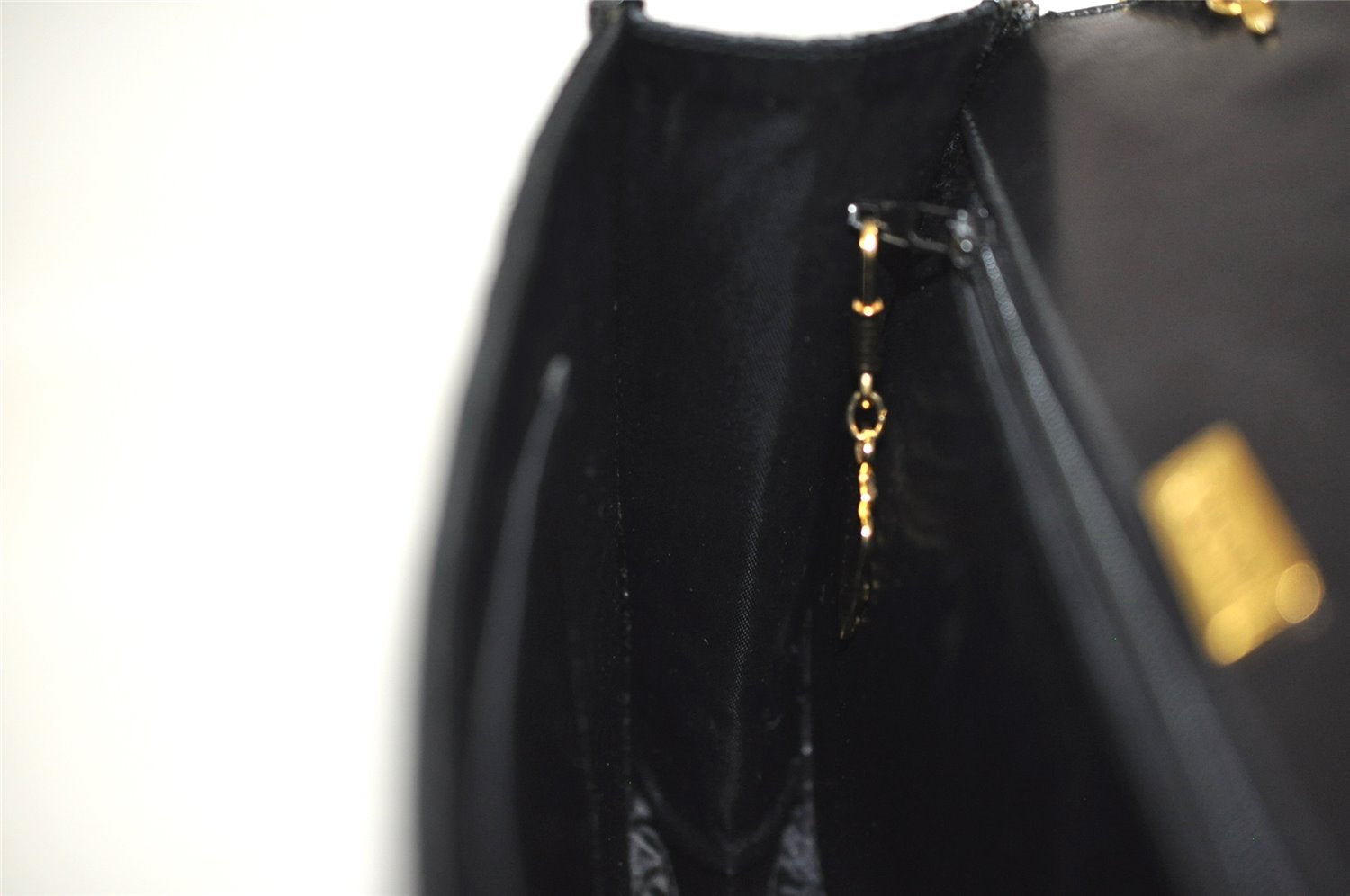 Authentic GUCCI Chain Shoulder Cross Bag Purse Straw Enamel Black 9577I