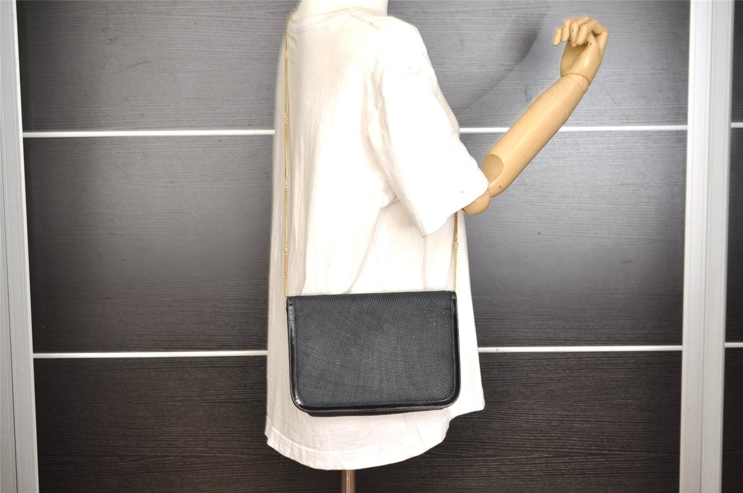 Authentic GUCCI Chain Shoulder Cross Bag Purse Straw Enamel Black 9577I