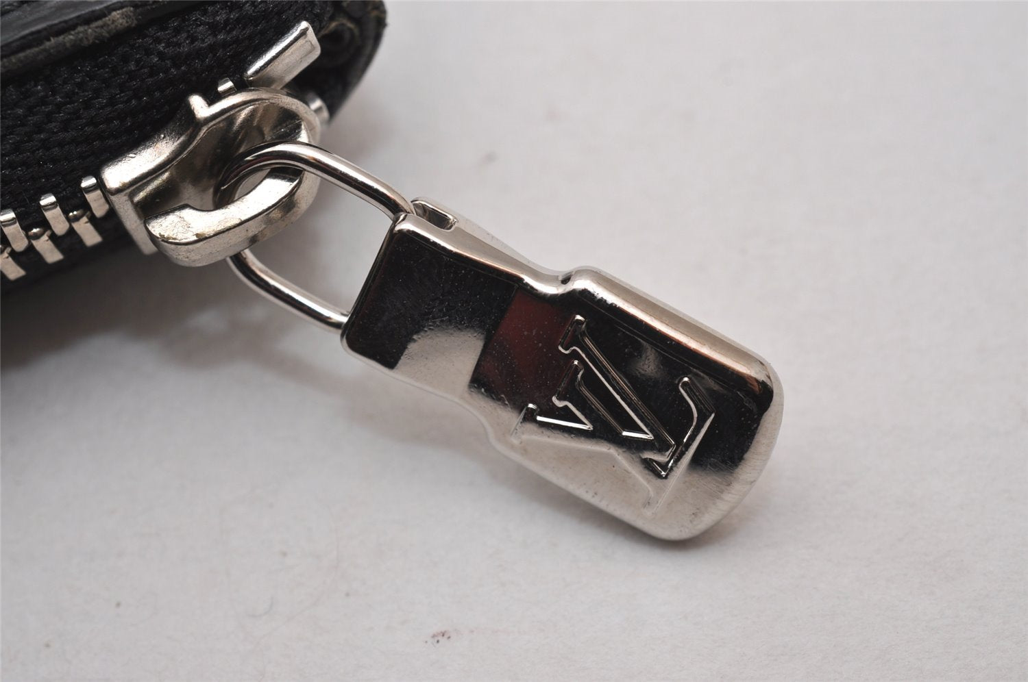 Authentic Louis Vuitton Damier Graphite Zippy Coin Purse Wallet N63076 LV 9590I