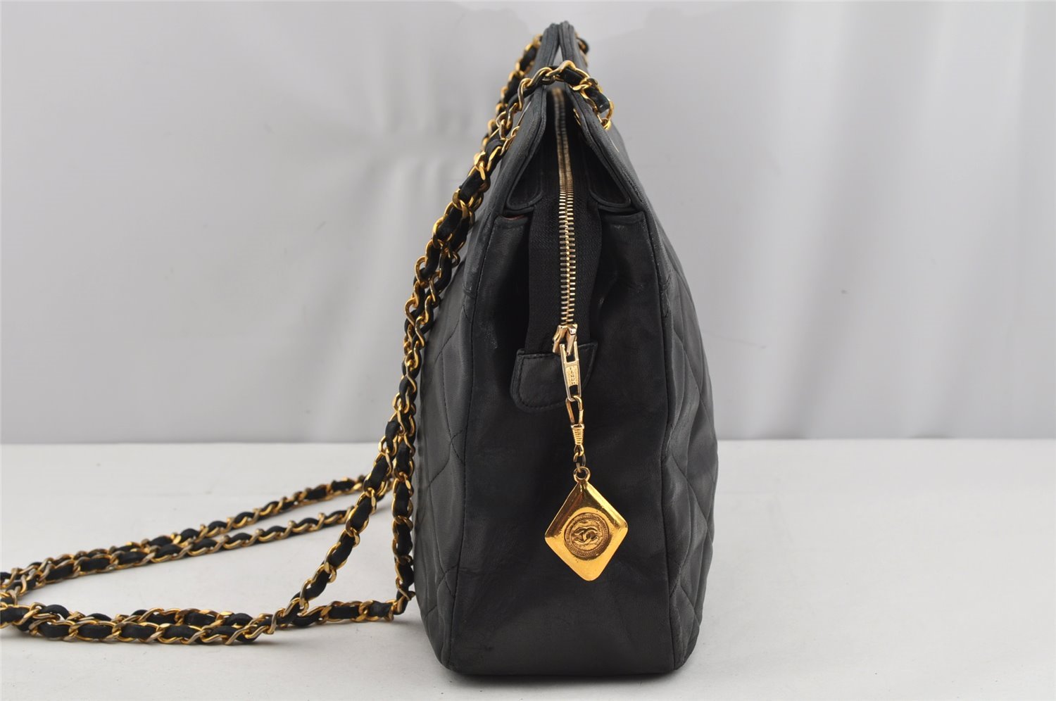 Authentic CHANEL Vintage Calf Skin Matelasse Chain Shoulder Bag Black CC 9596J