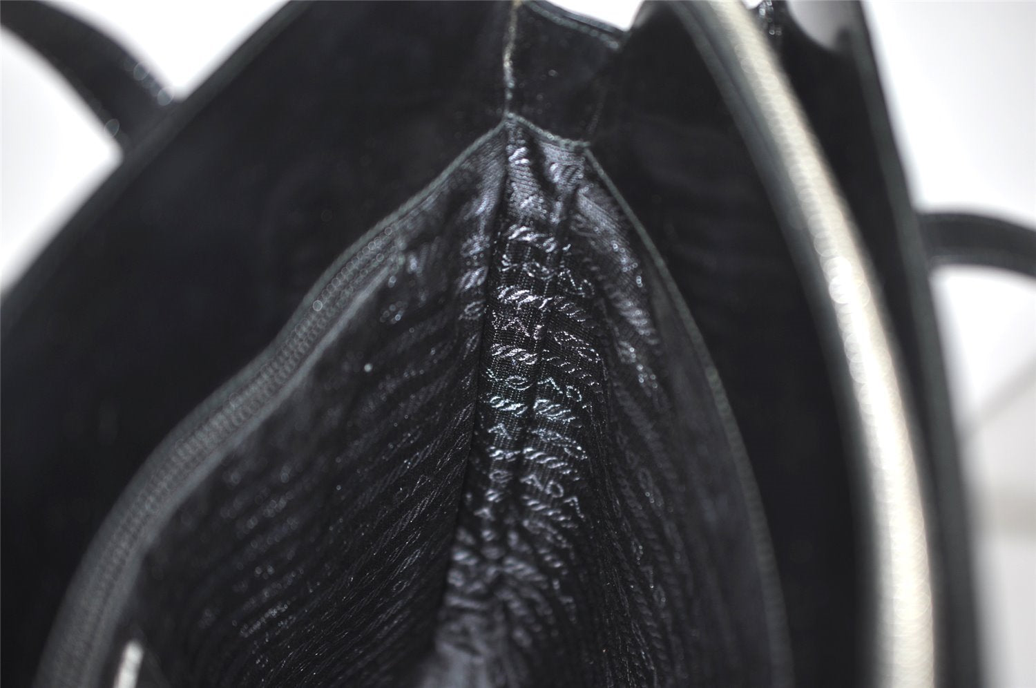 Authentic PRADA SPAZZOLATO SPOR Leather Shoulder Hand Bag B6902 Black 9622I