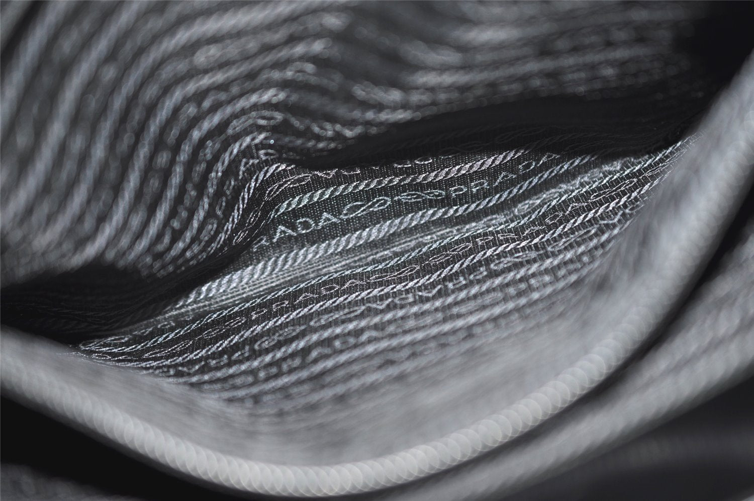 Authentic PRADA SPAZZOLATO SPOR Leather Shoulder Hand Bag B6902 Black 9622I