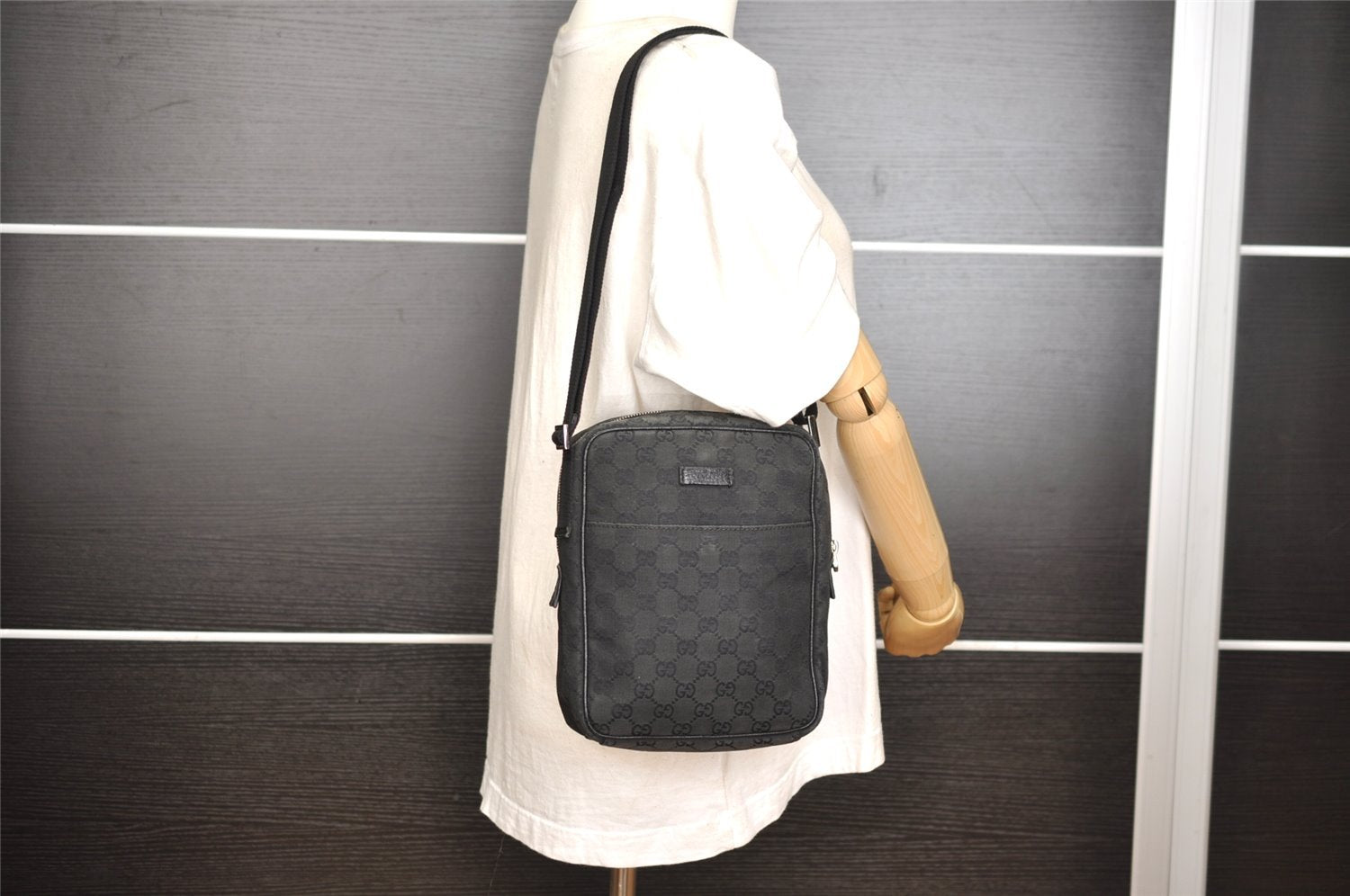 Authentic GUCCI Shoulder Cross Body Bag GG Canvas Leather 122759 Black 9639I