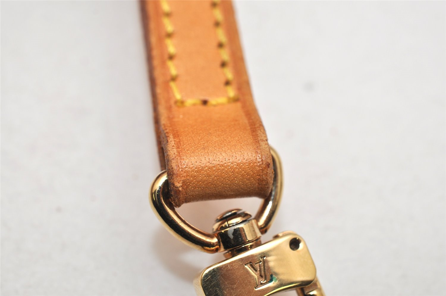 Authentic Louis Vuitton Leather Shoulder Strap Beige 47.6