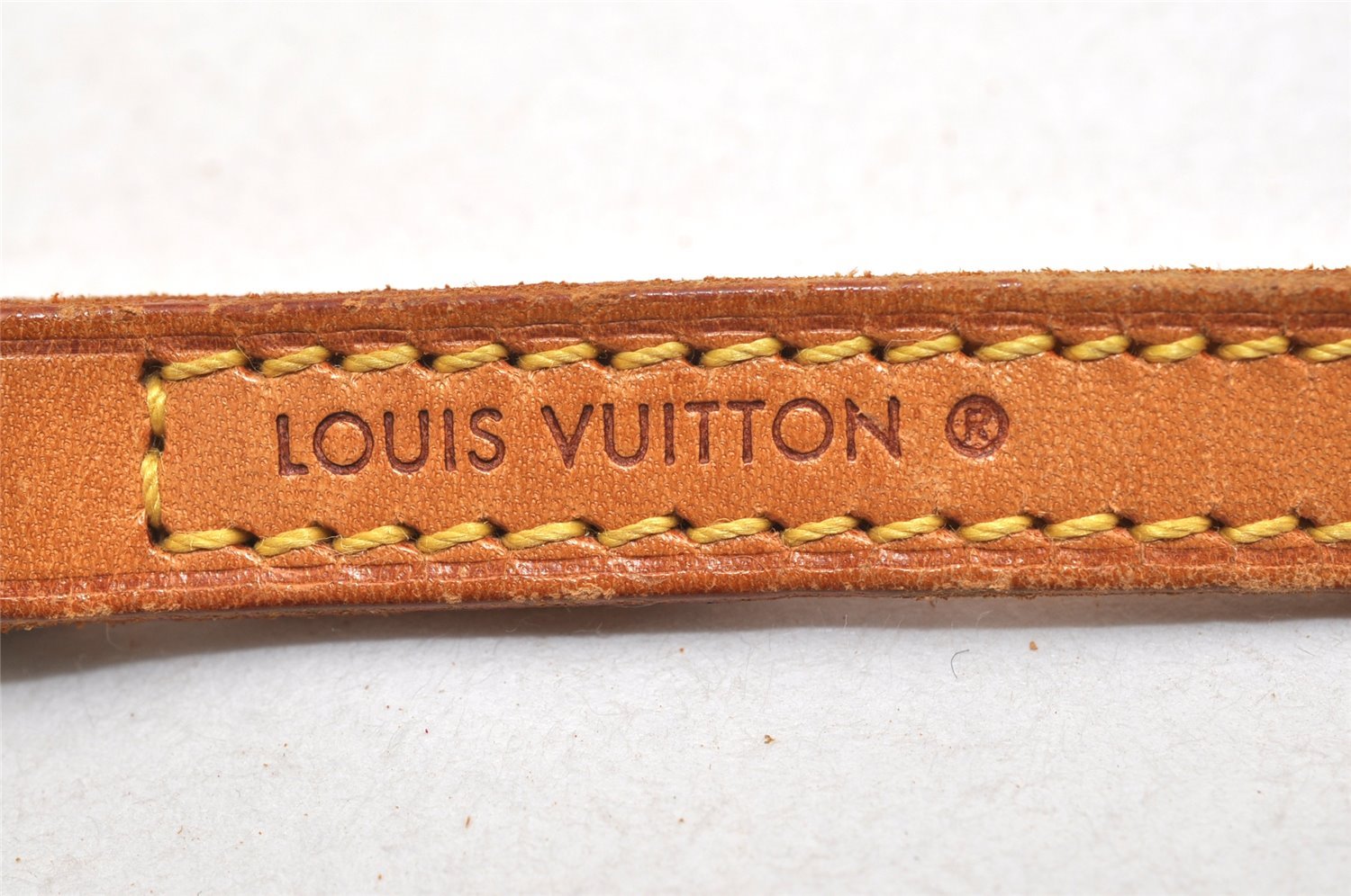 Authentic Louis Vuitton Leather Shoulder Strap Beige 47.6