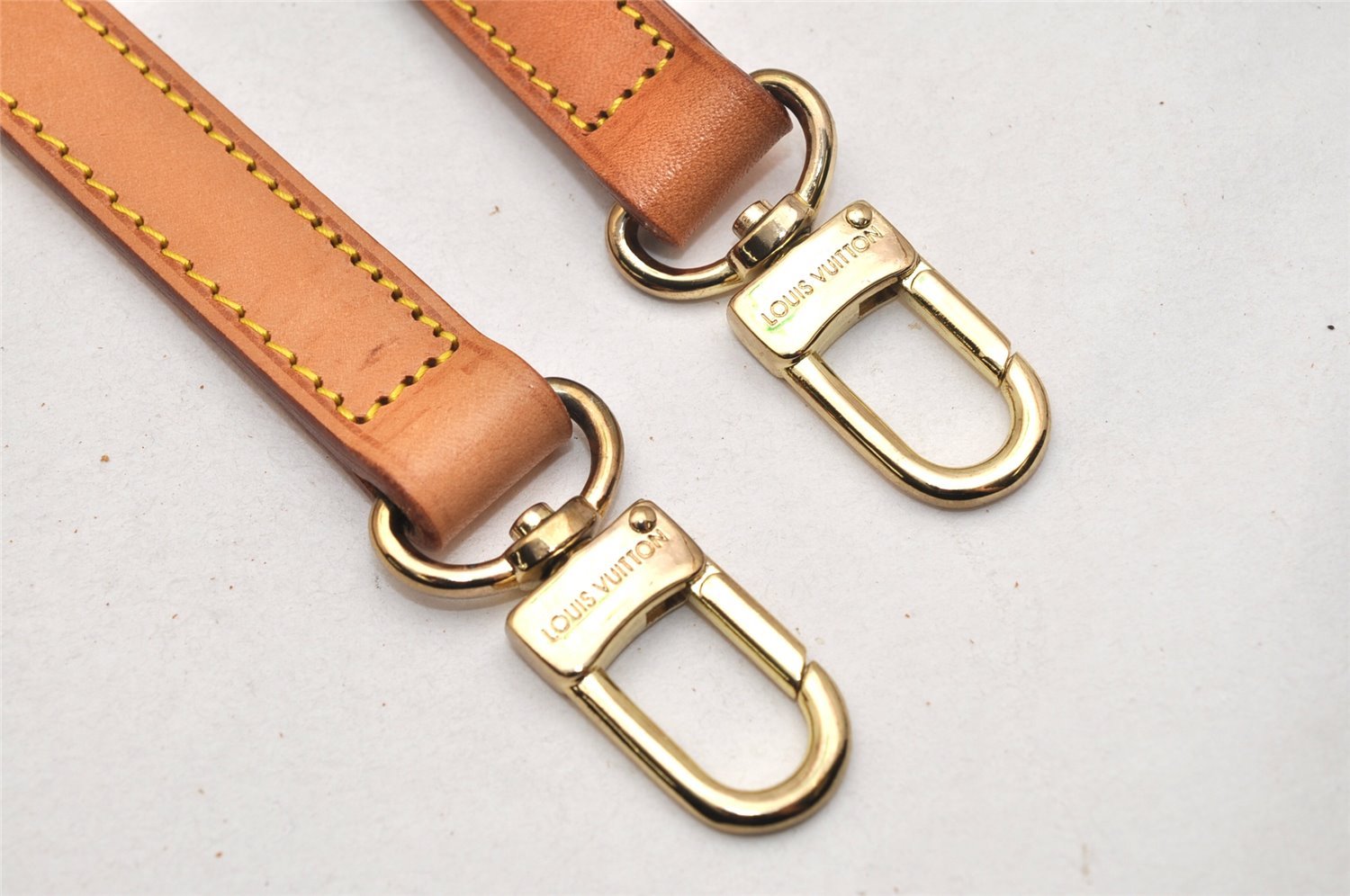 Authentic Louis Vuitton Leather Shoulder Strap Beige 45.1-49.8