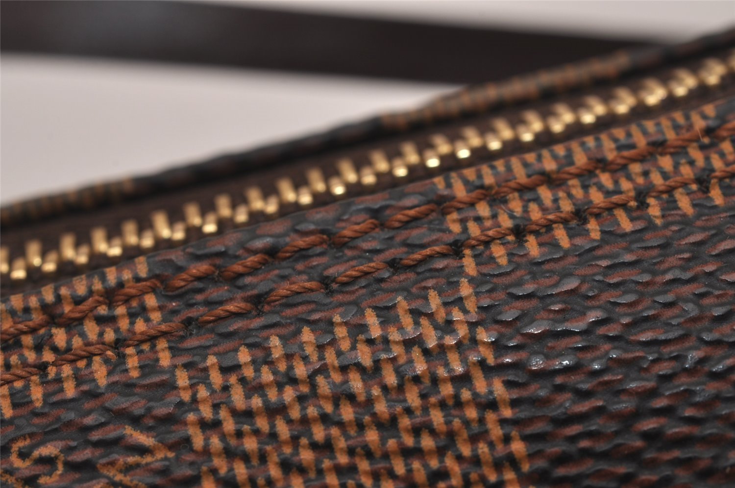 Authentic Louis Vuitton Damier Papillon Pouch Purse LV  9651I