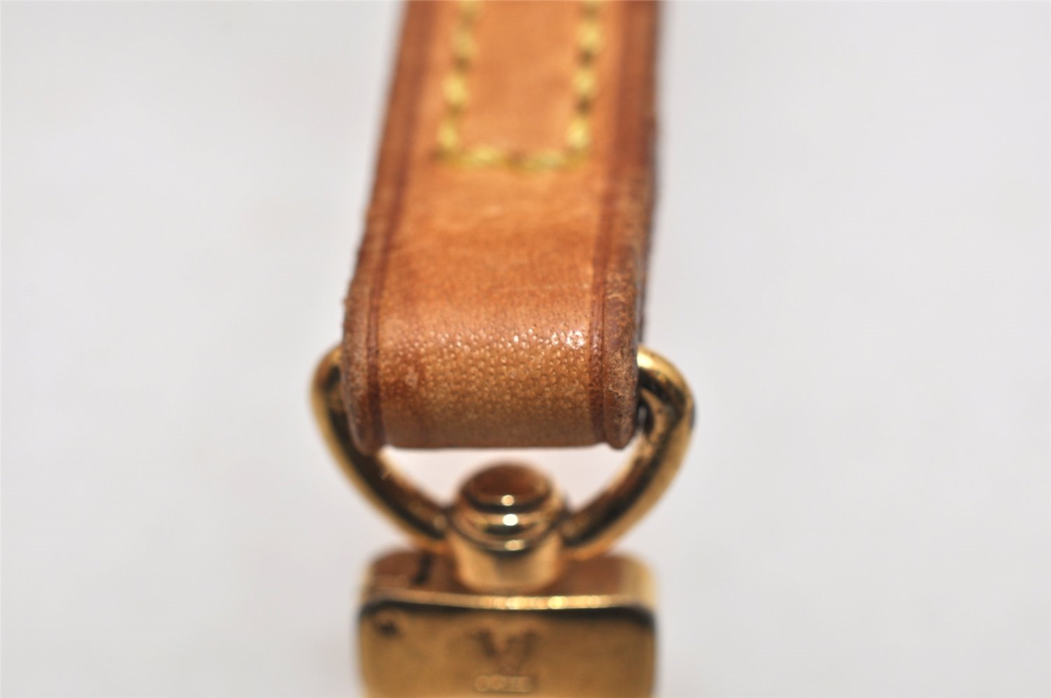 Authentic Louis Vuitton Leather Shoulder Strap Beige 48.8