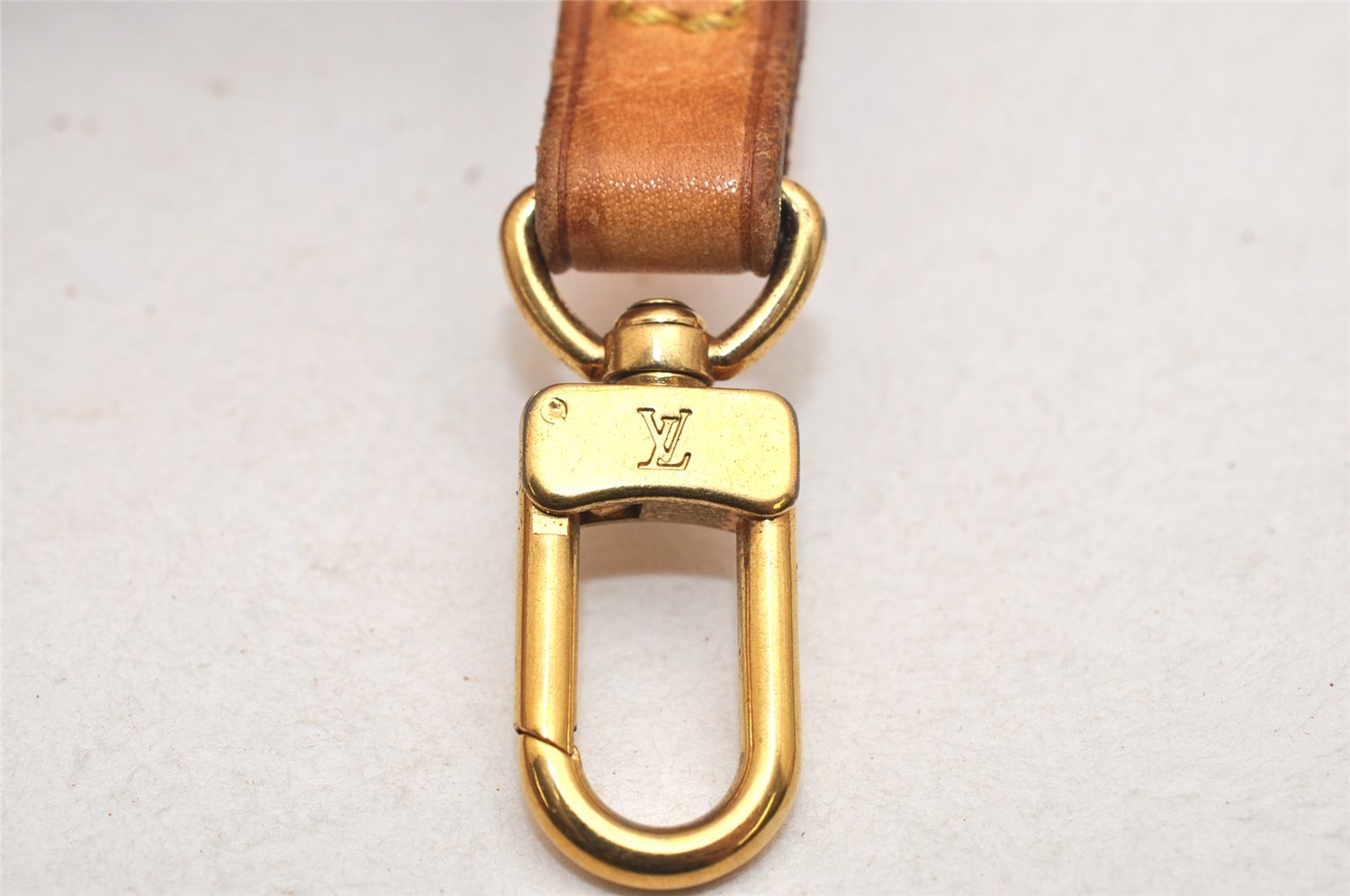Authentic Louis Vuitton Leather Shoulder Strap Beige 48.8