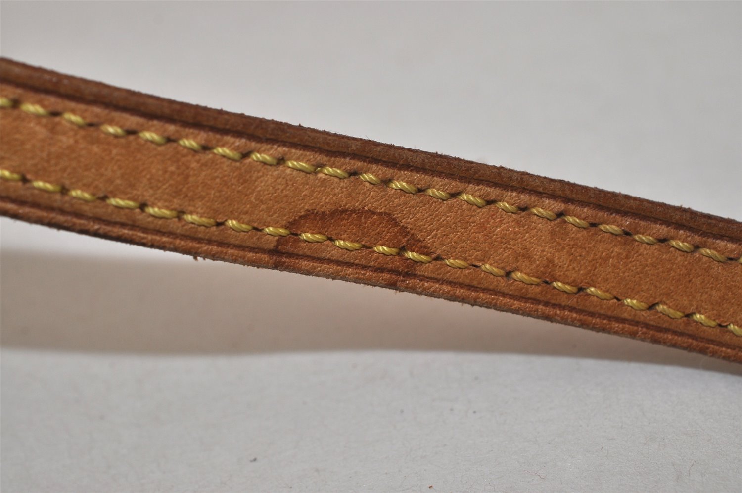 Authentic Louis Vuitton Leather Shoulder Strap Beige 48.8