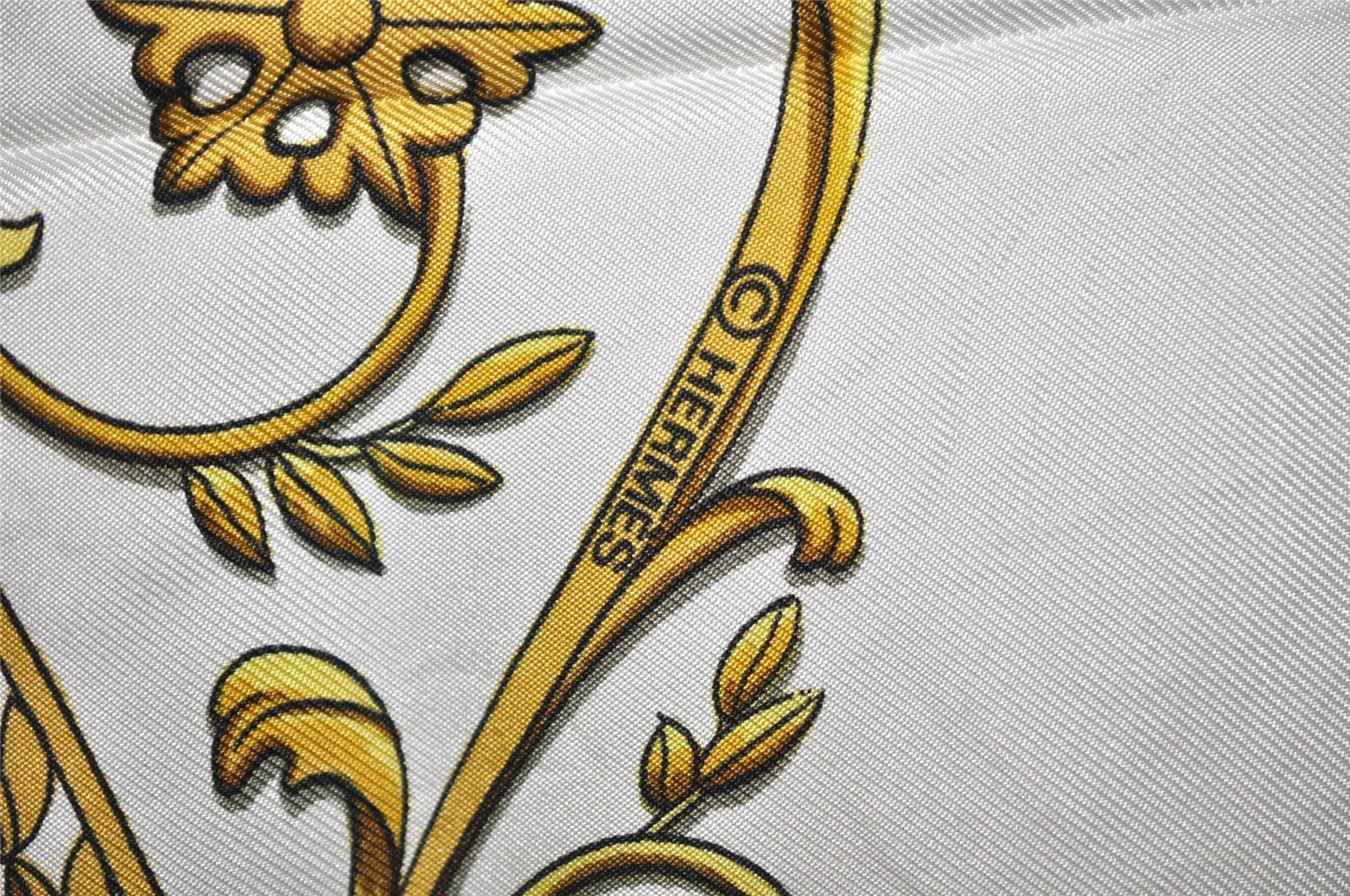 Authentic HERMES Carre 90 Scarf 