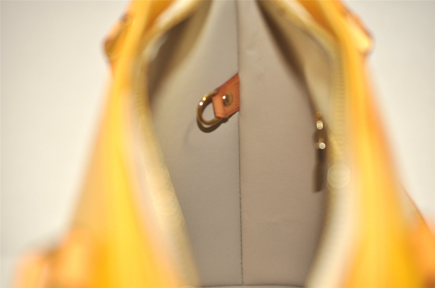 Authentic Louis Vuitton Vernis Houston Shoulder Hand Bag Yellow M91004 LV 9672J